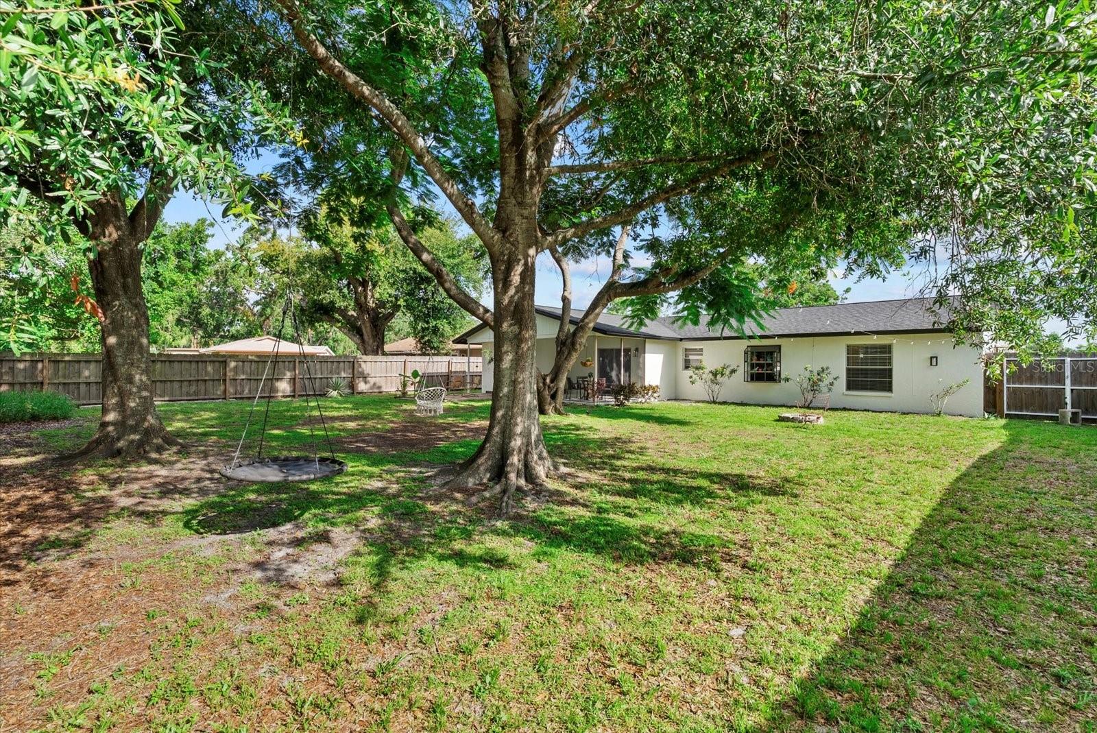 Image 31 of 35 For 816 Queen Palm Lane