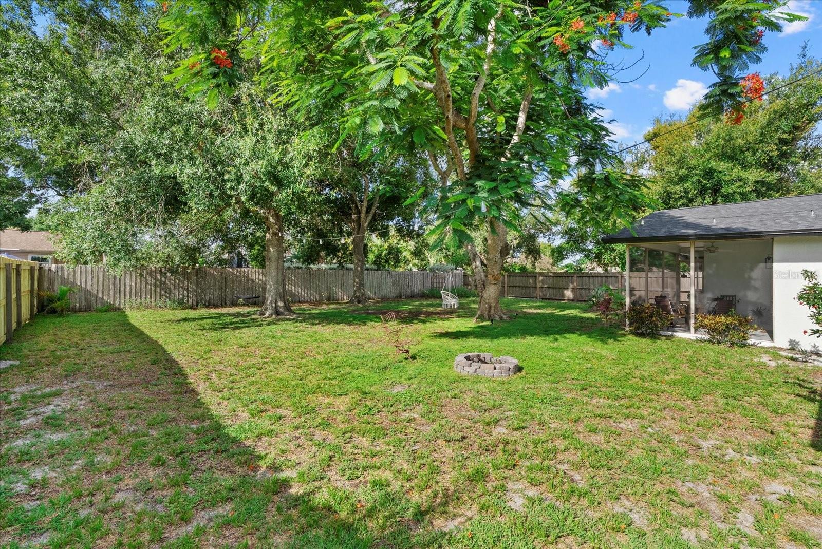 Image 32 of 35 For 816 Queen Palm Lane