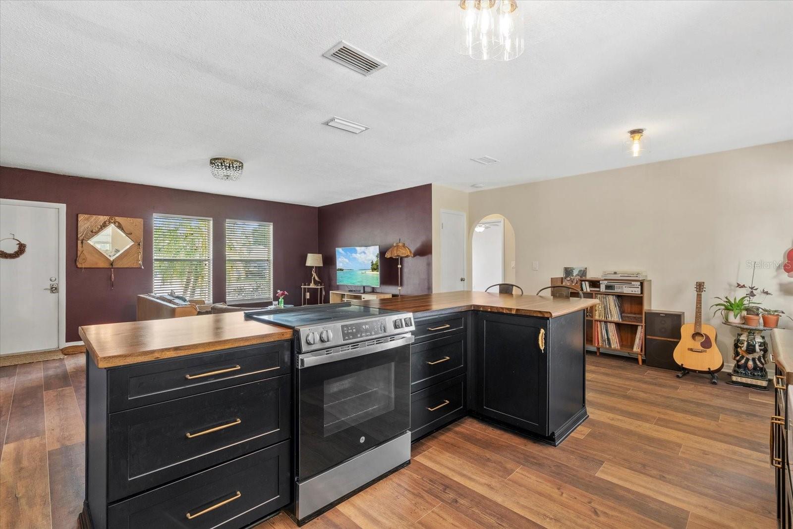 Image 6 of 35 For 816 Queen Palm Lane
