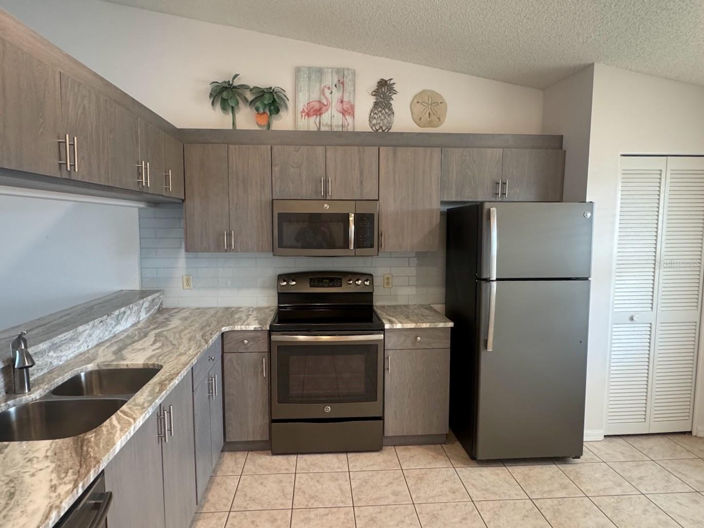 Image 3 of 20 For 7301 29th Avenue Drive W 310