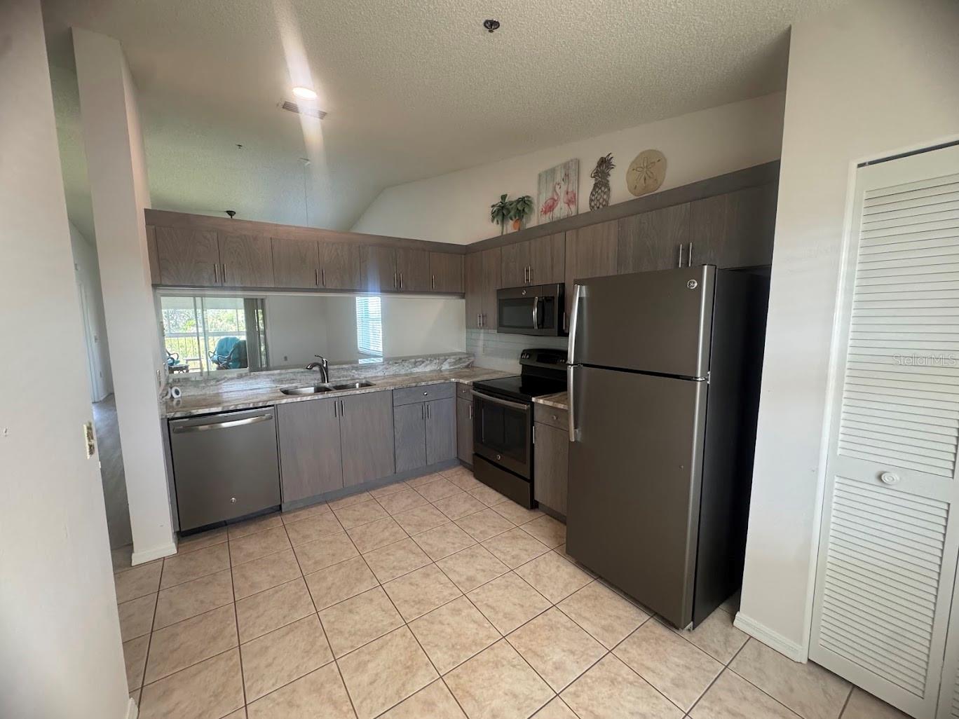 Image 6 of 20 For 7301 29th Avenue Drive W 310