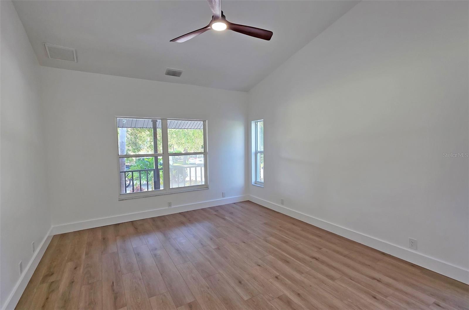 Image 18 of 58 For 4074 Redbird Circle