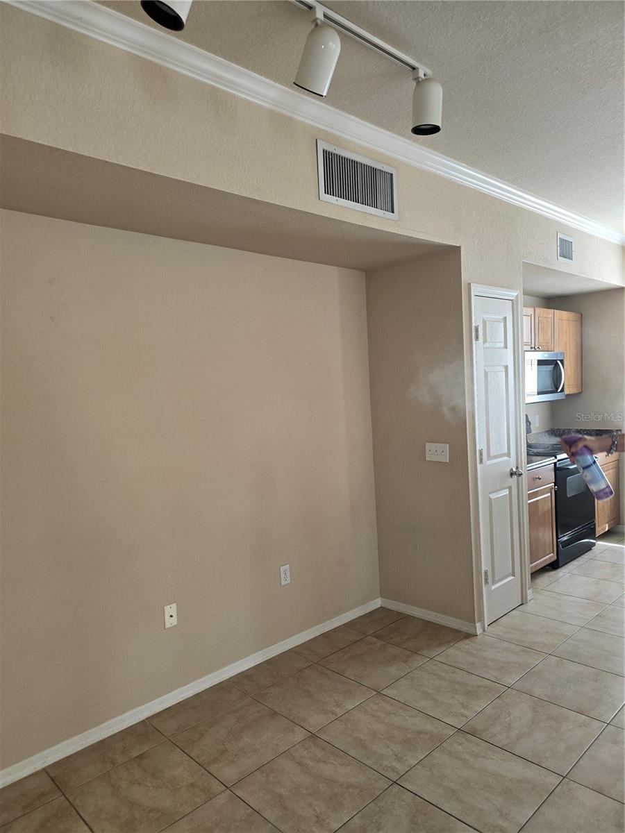 Image 13 of 16 For 5531 Rosehill Road 101