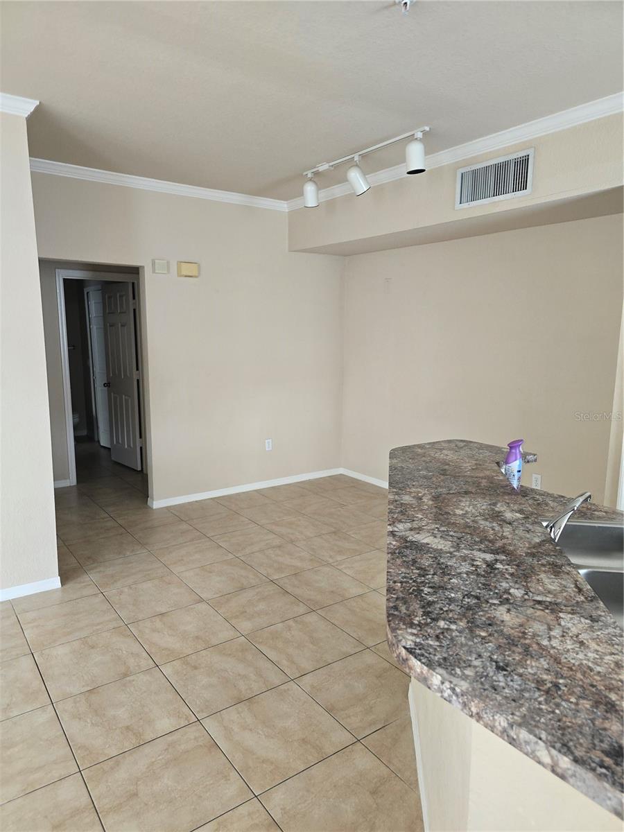 Image 14 of 16 For 5531 Rosehill Road 101
