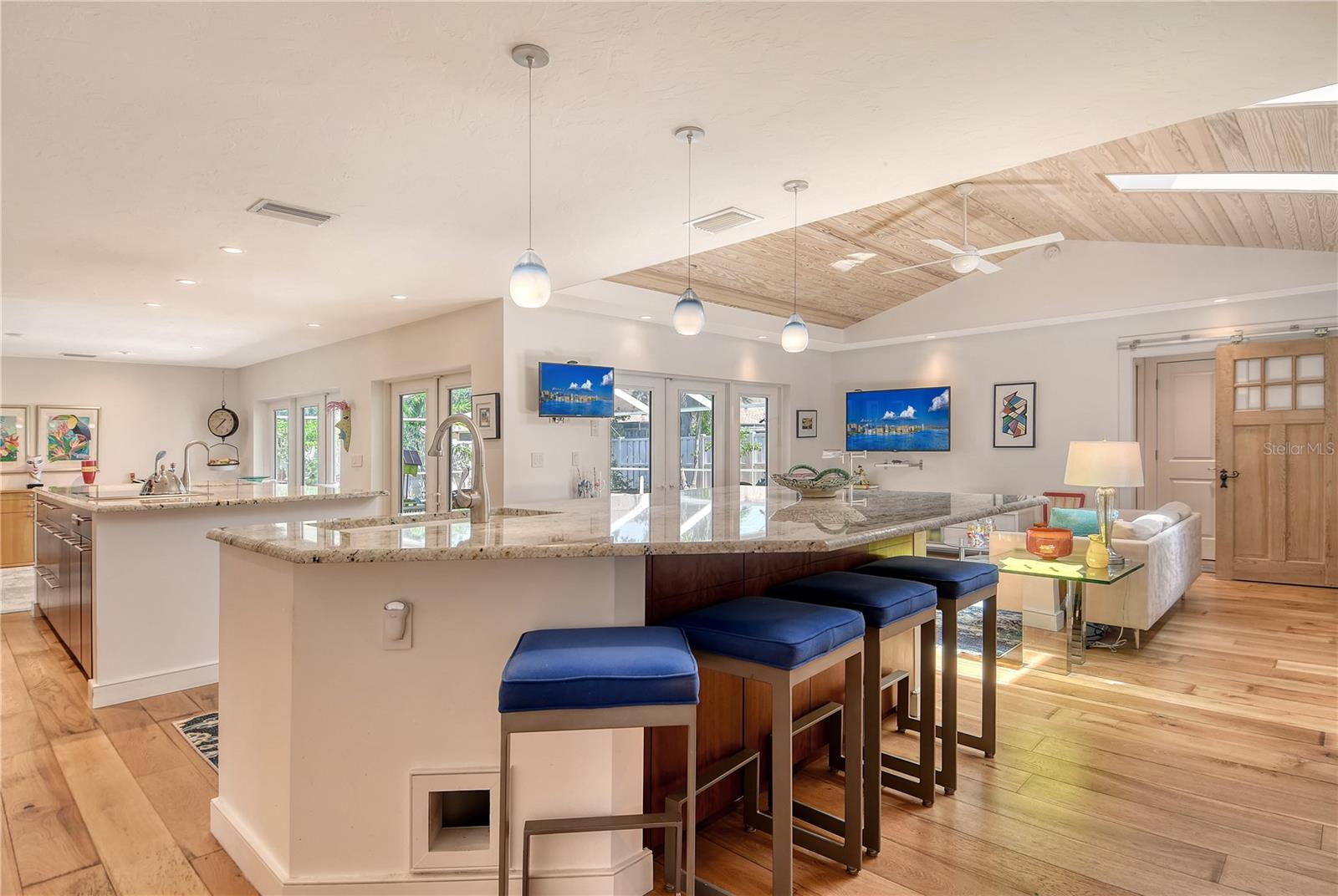 Image 15 of 59 For 6308 4th Avenue Nw