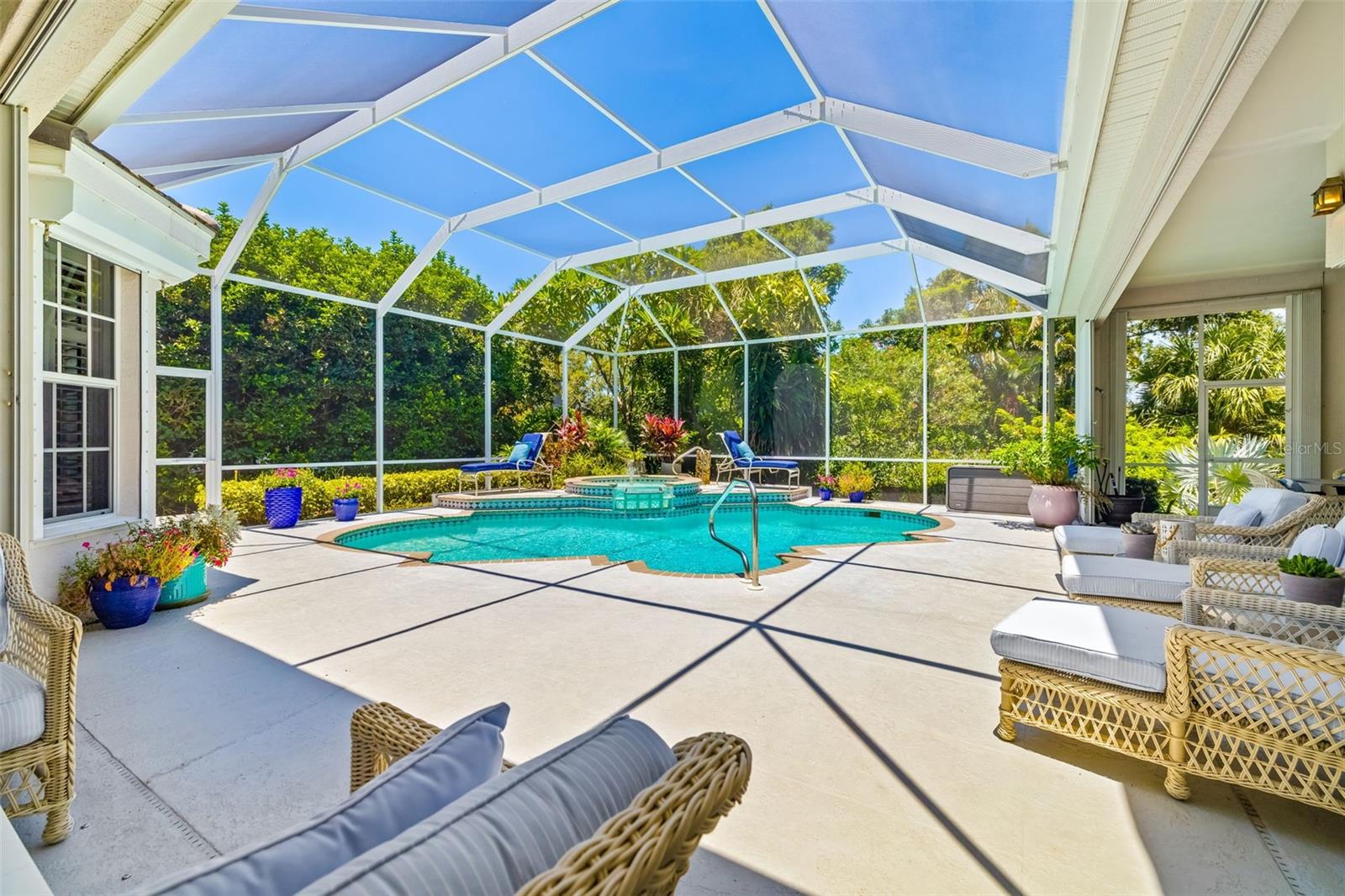 Image 18 of 71 For 8844 Bloomfield Boulevard