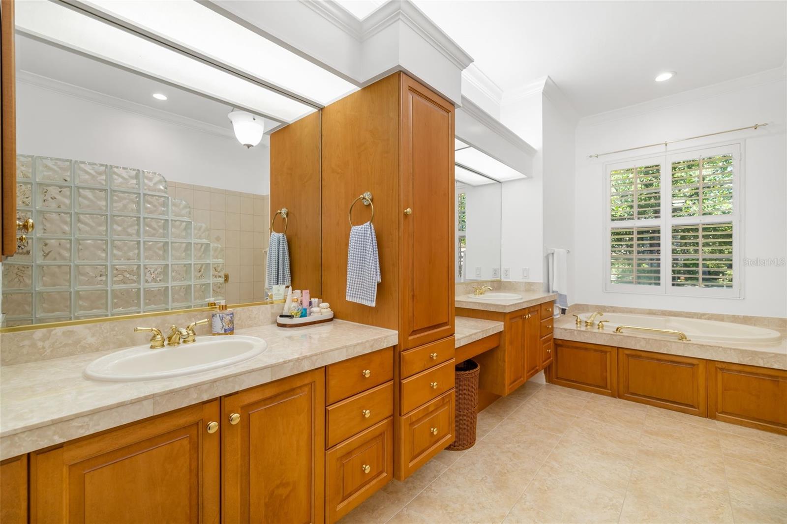 Image 35 of 71 For 8844 Bloomfield Boulevard