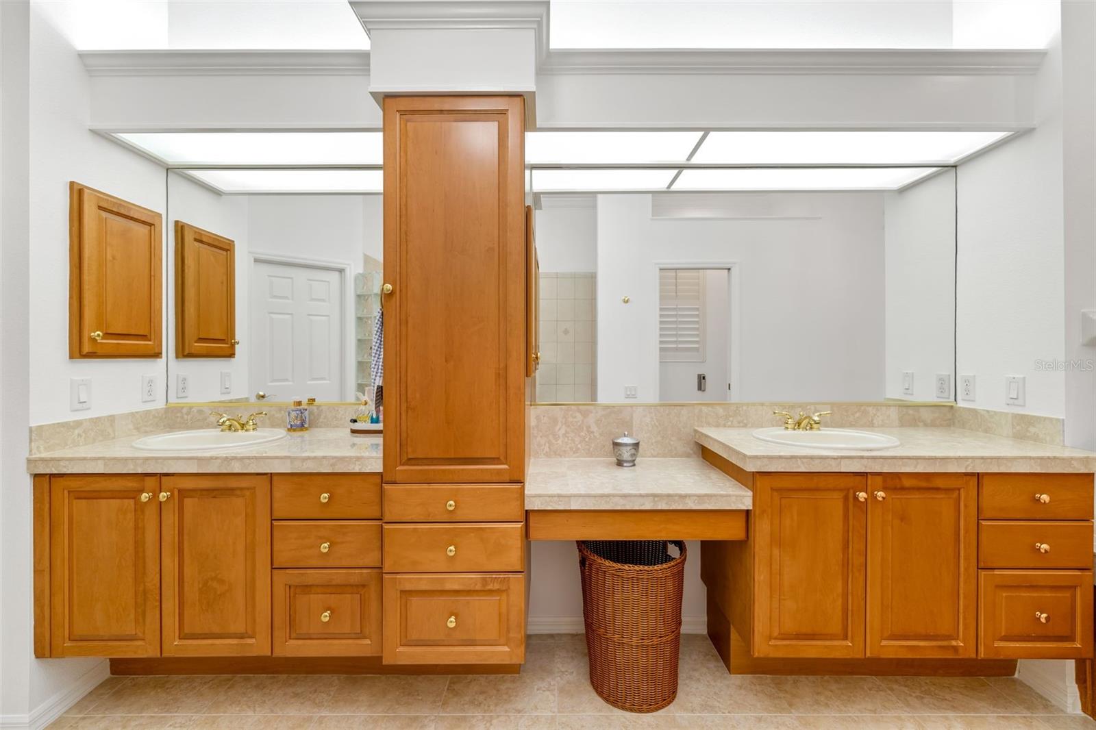 Image 36 of 71 For 8844 Bloomfield Boulevard