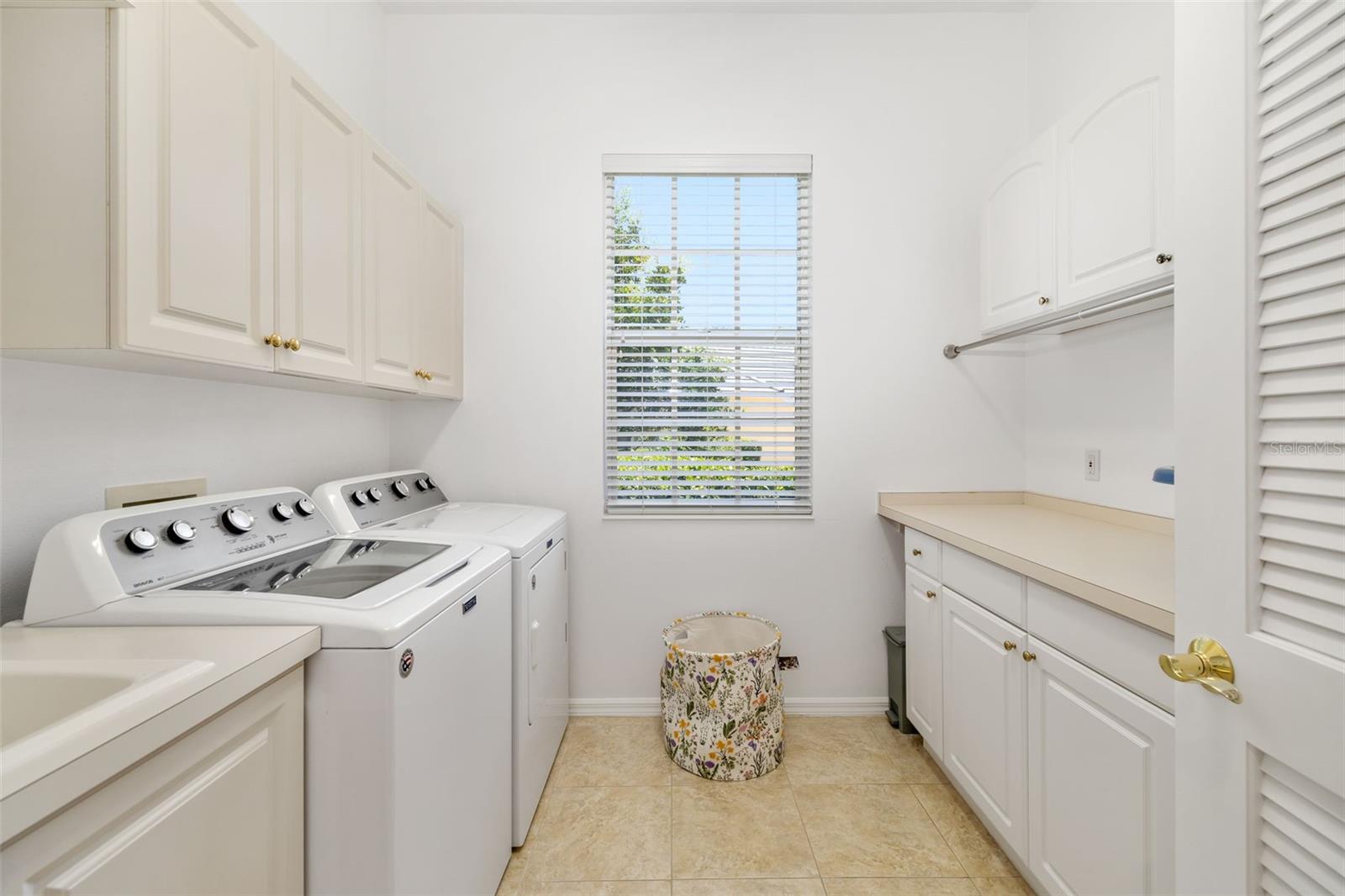 Image 41 of 71 For 8844 Bloomfield Boulevard