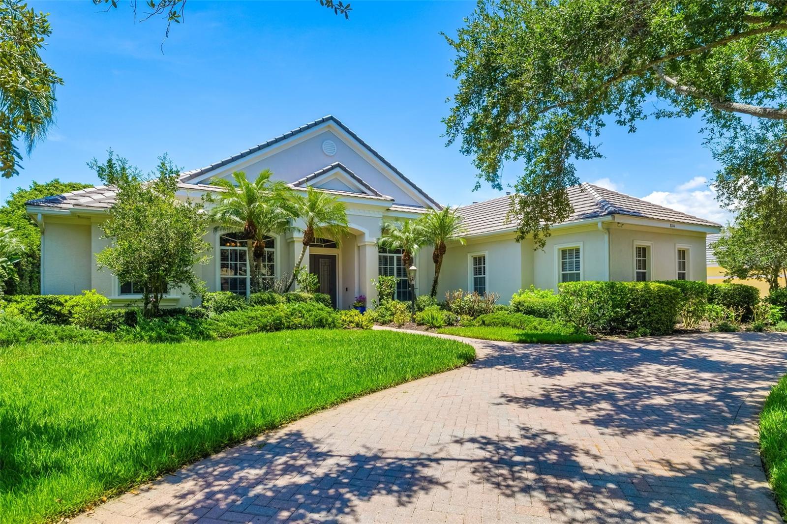 Image 5 of 71 For 8844 Bloomfield Boulevard