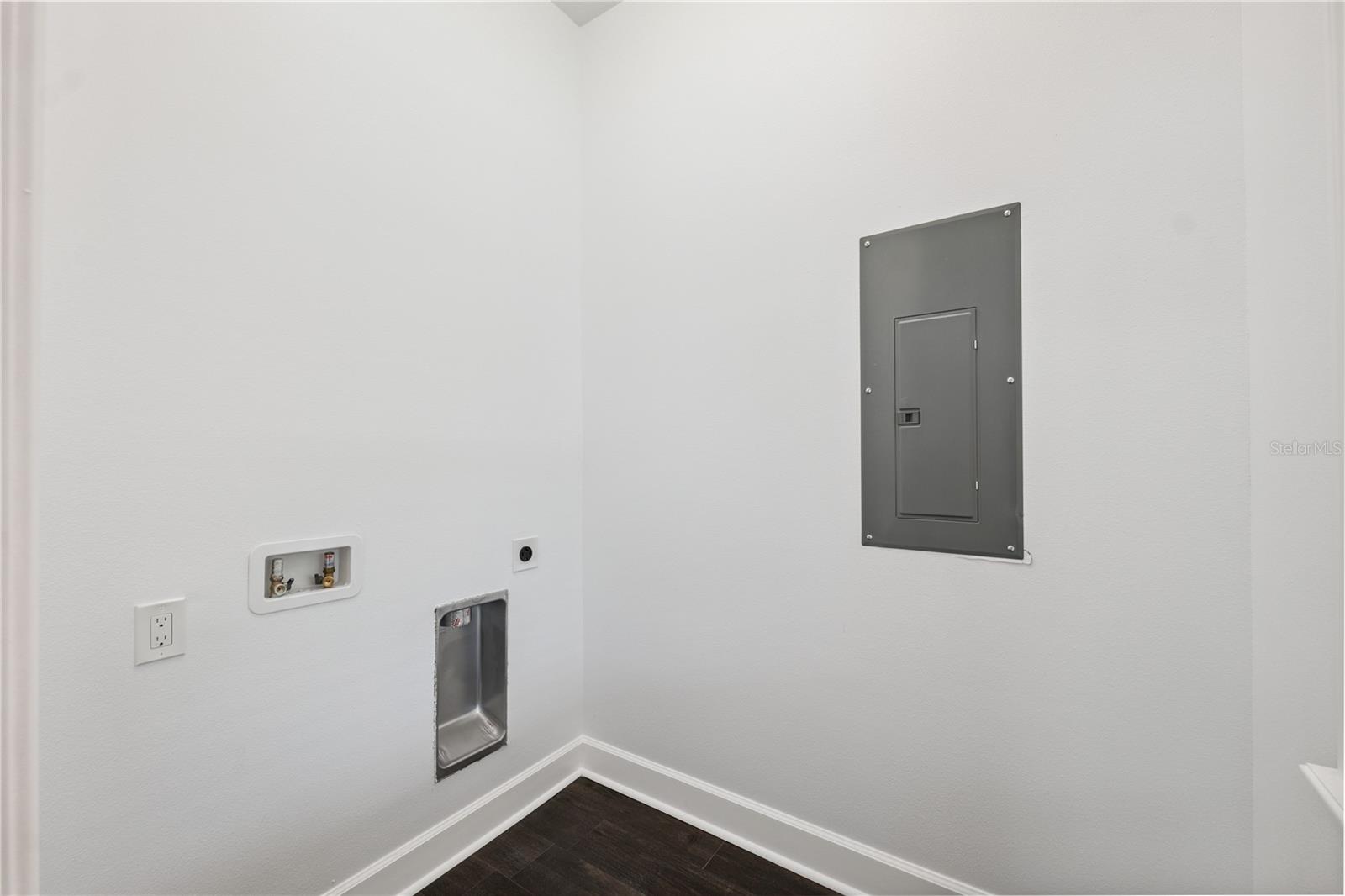 Image 21 of 25 For 8605 Inwood Drive