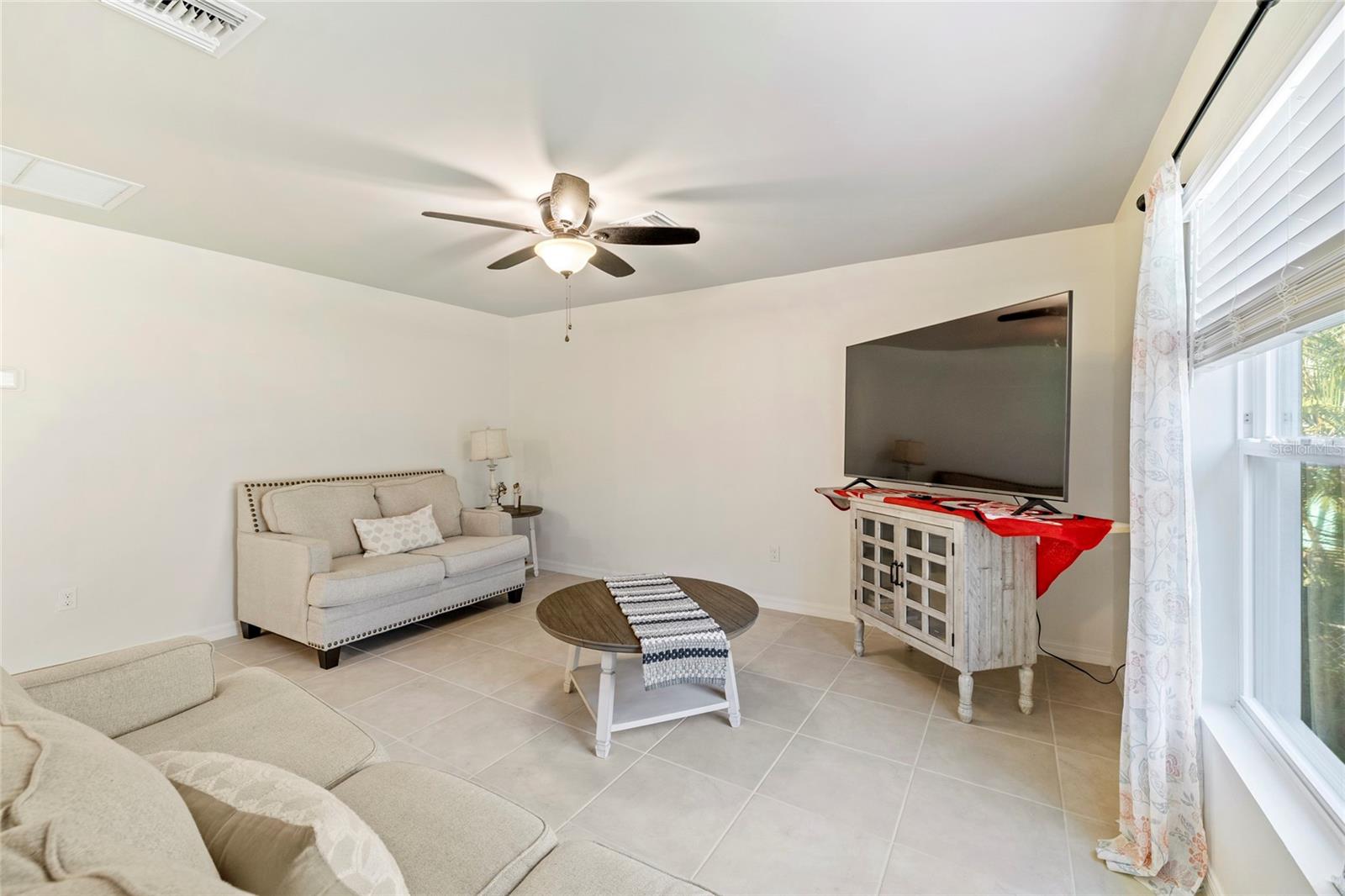 Image 10 of 30 For 24748 Rio Villa Lakes Circle