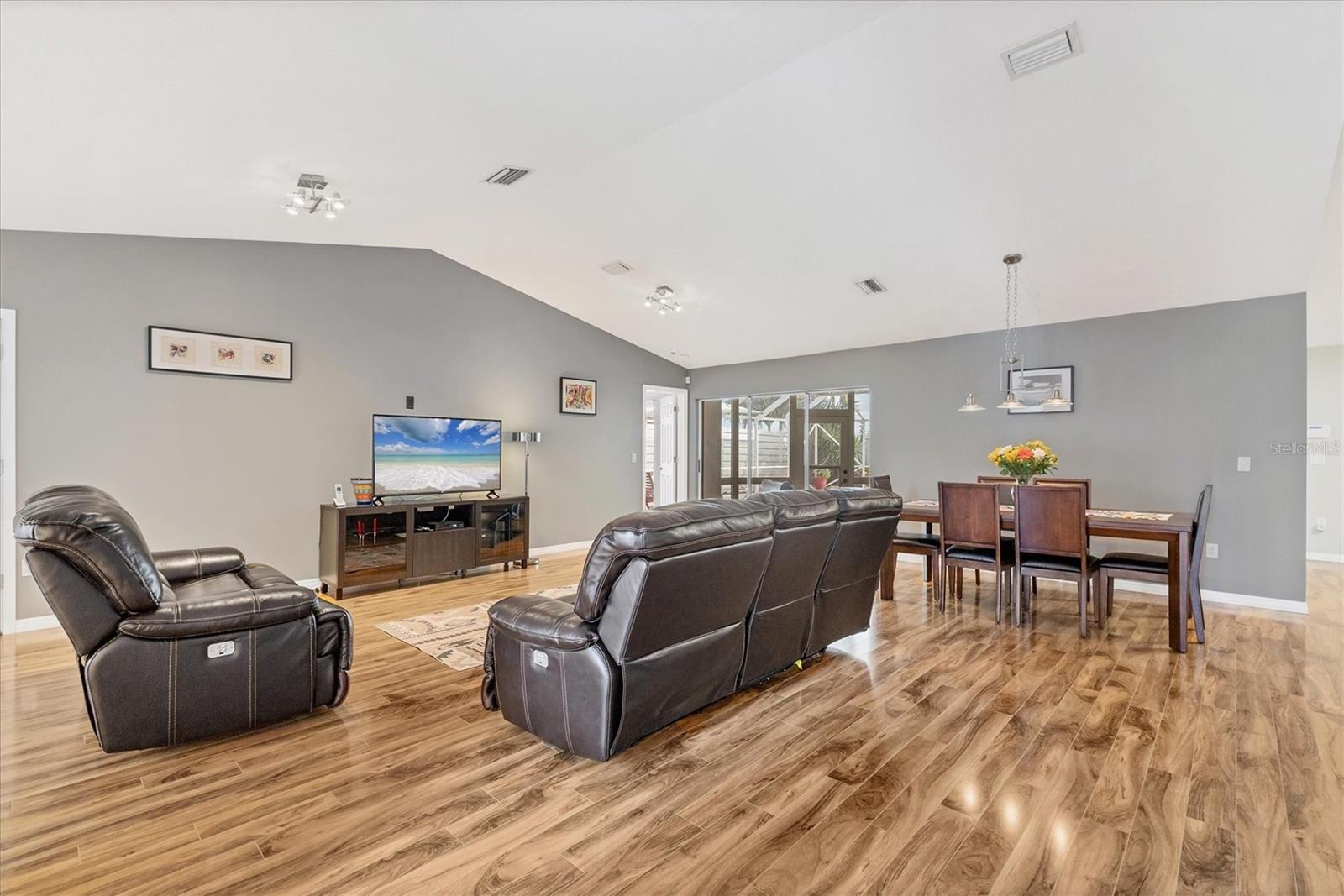 Image 5 of 37 For 4723 61st Avenue Drive W