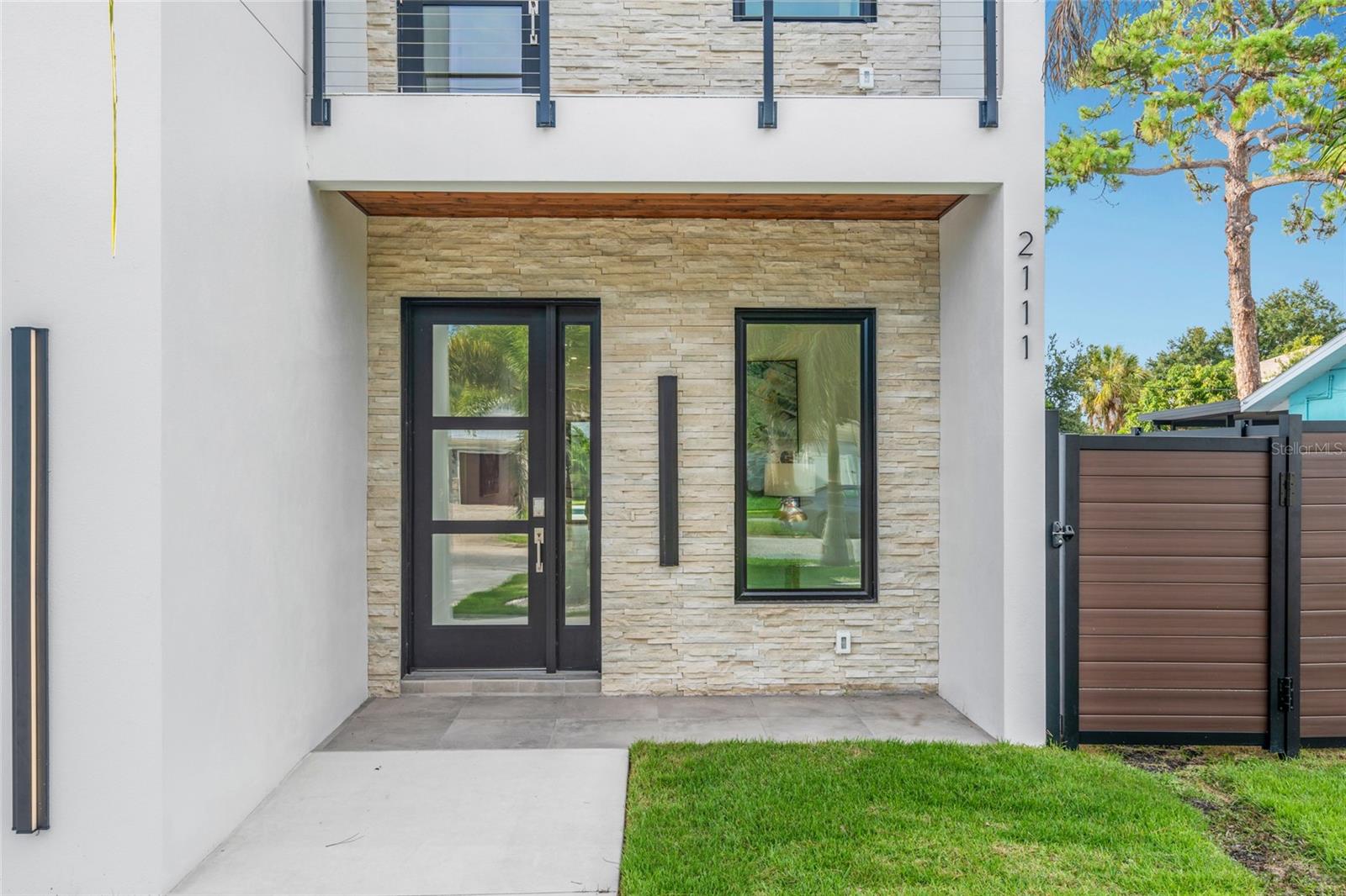 Image 2 of 55 For 2111 Hawthorne Street