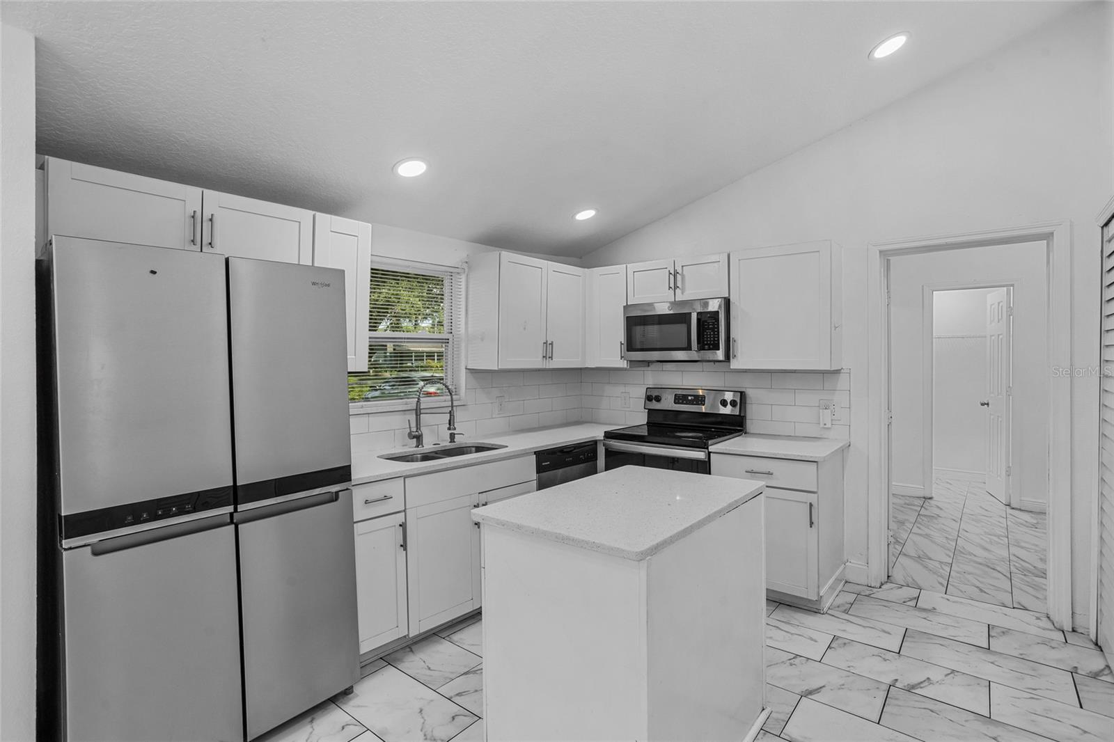 Image 10 of 39 For 906 Celery Avenue