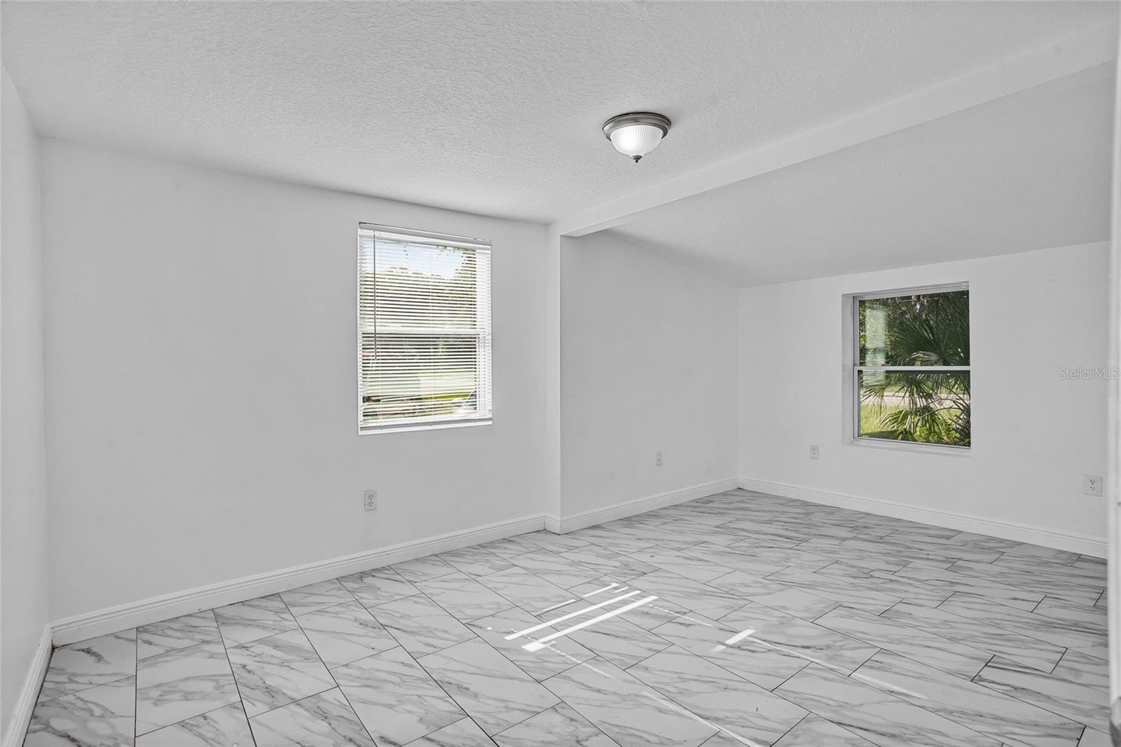 Image 13 of 39 For 906 Celery Avenue