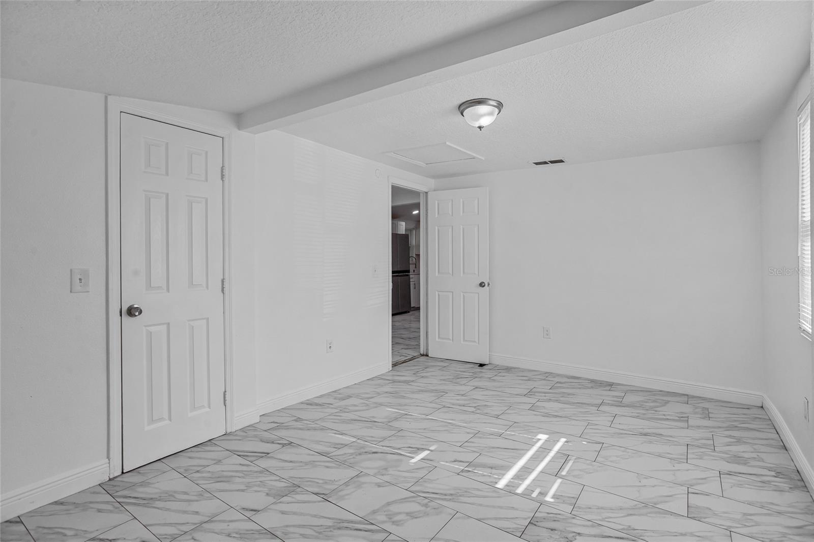 Image 14 of 39 For 906 Celery Avenue