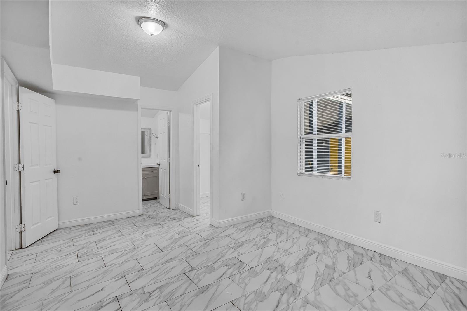 Image 20 of 39 For 906 Celery Avenue