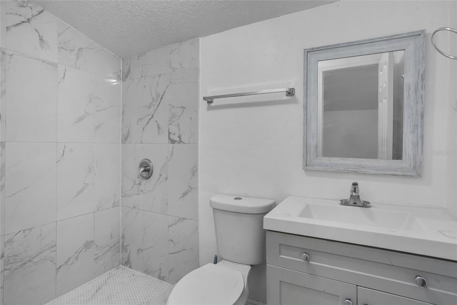 Image 23 of 39 For 906 Celery Avenue