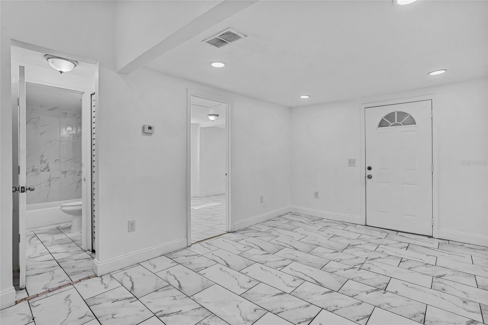 Image 5 of 39 For 906 Celery Avenue