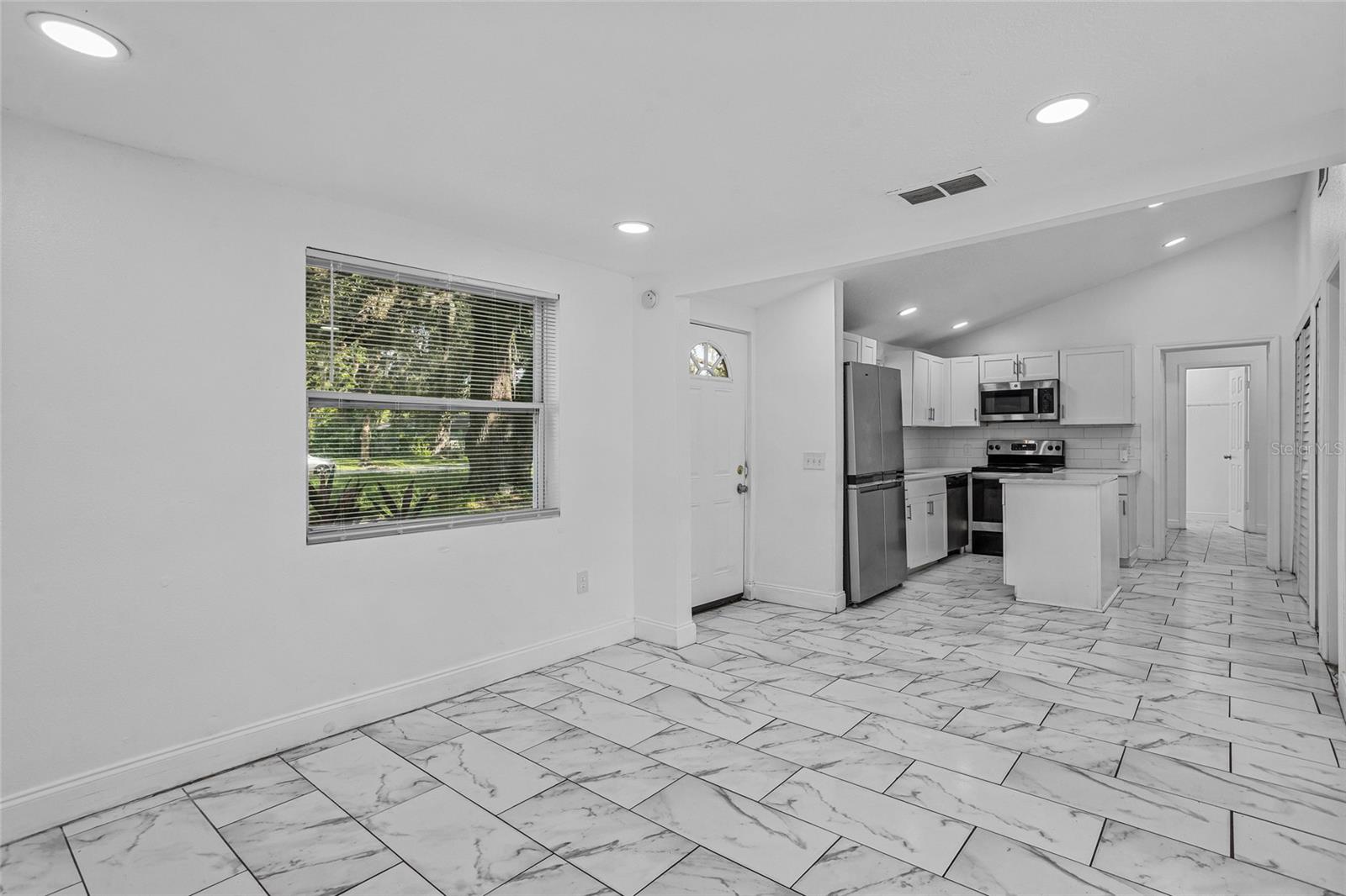 Image 6 of 39 For 906 Celery Avenue