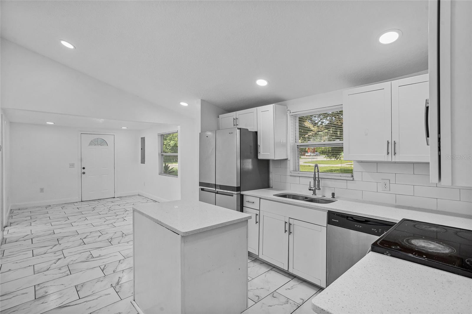 Image 9 of 39 For 906 Celery Avenue