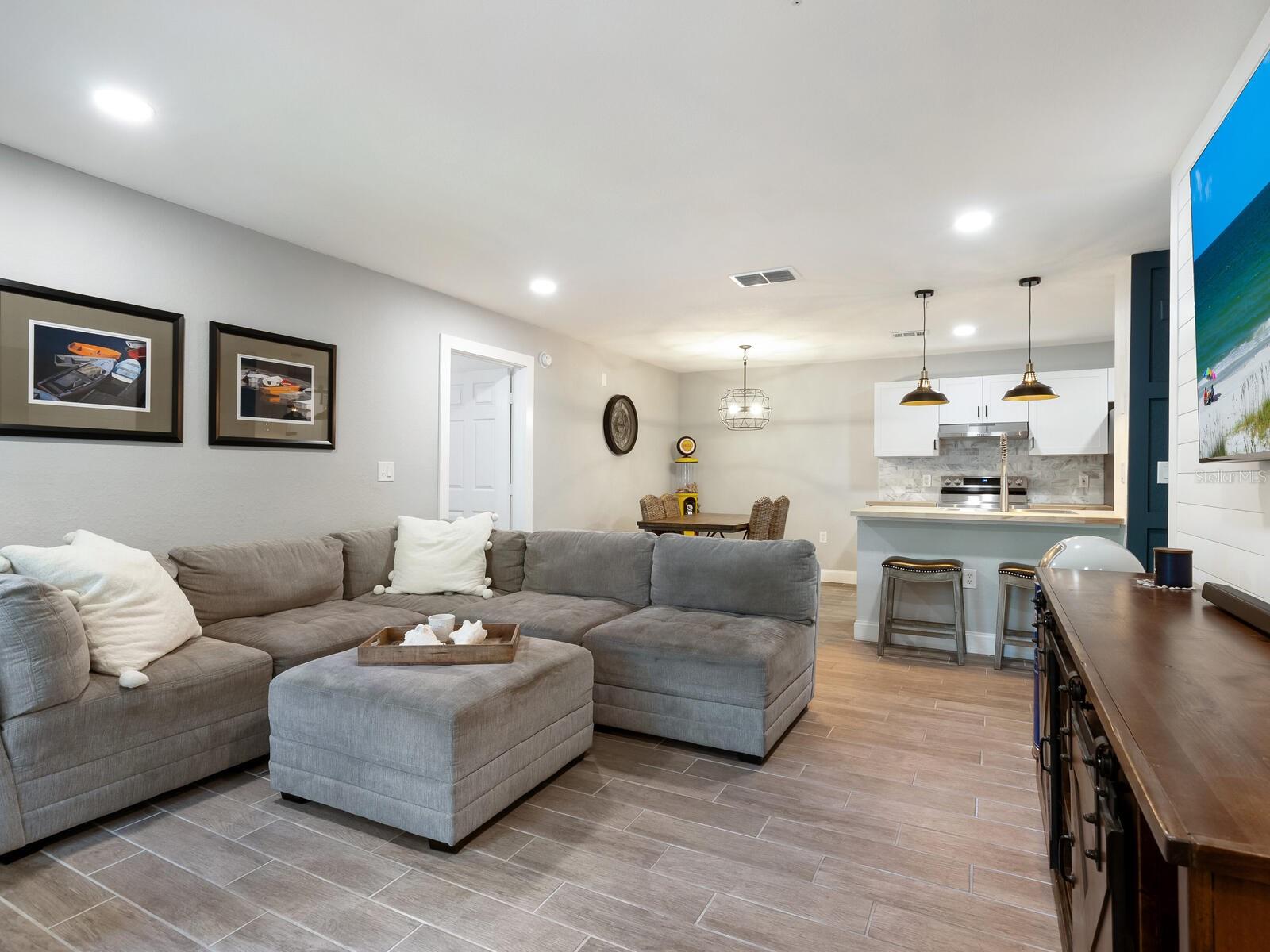Image 3 of 36 For 7424 Vista Way 104