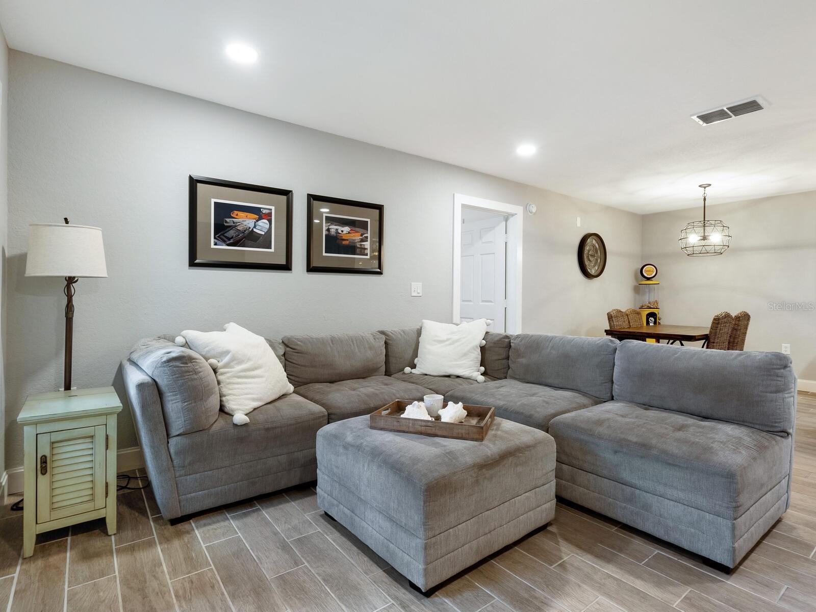 Image 5 of 36 For 7424 Vista Way 104