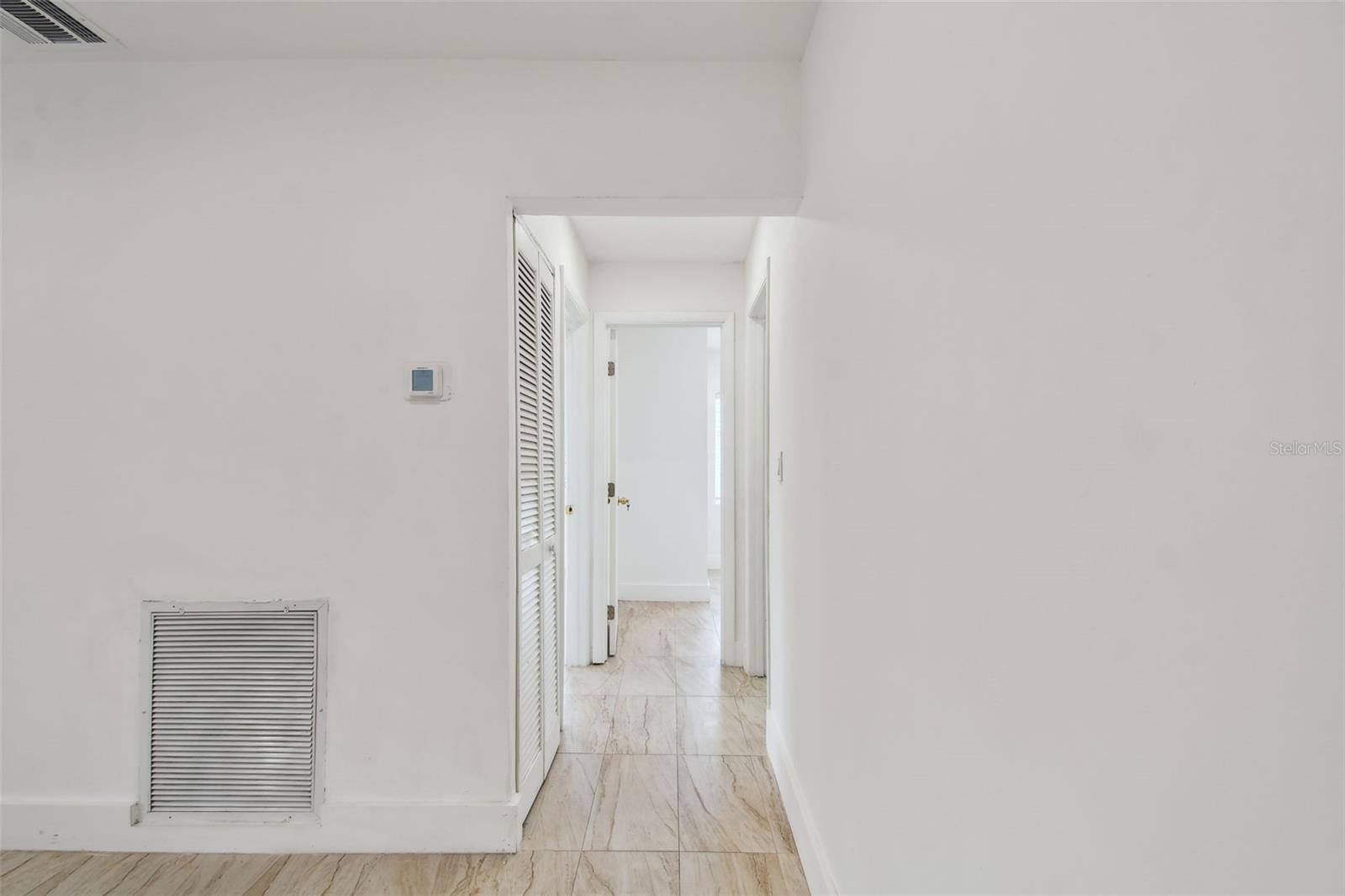 Image 11 of 33 For 910 43rd Street W