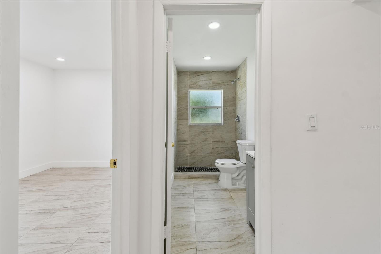 Image 12 of 33 For 910 43rd Street W