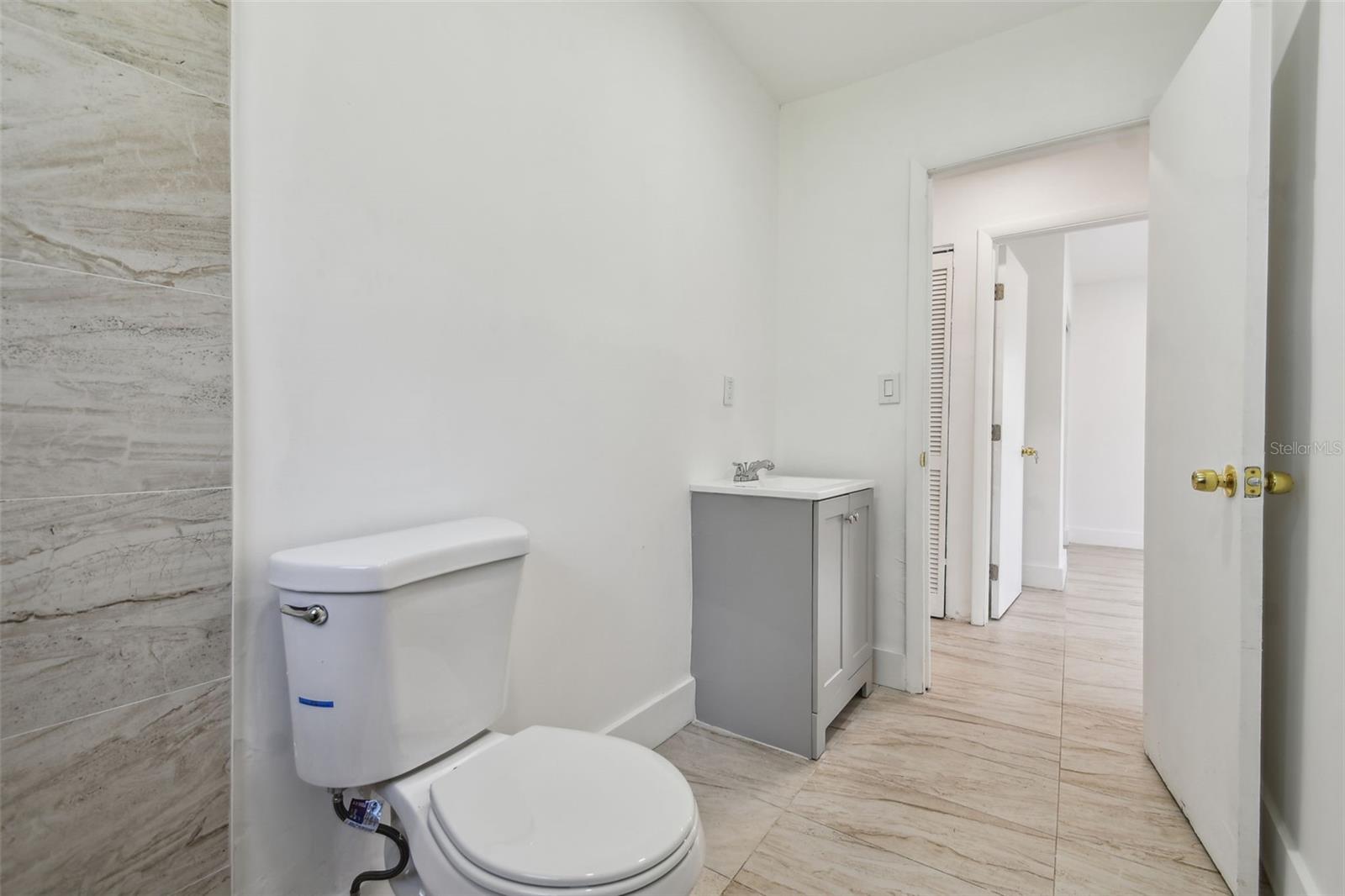 Image 13 of 33 For 910 43rd Street W