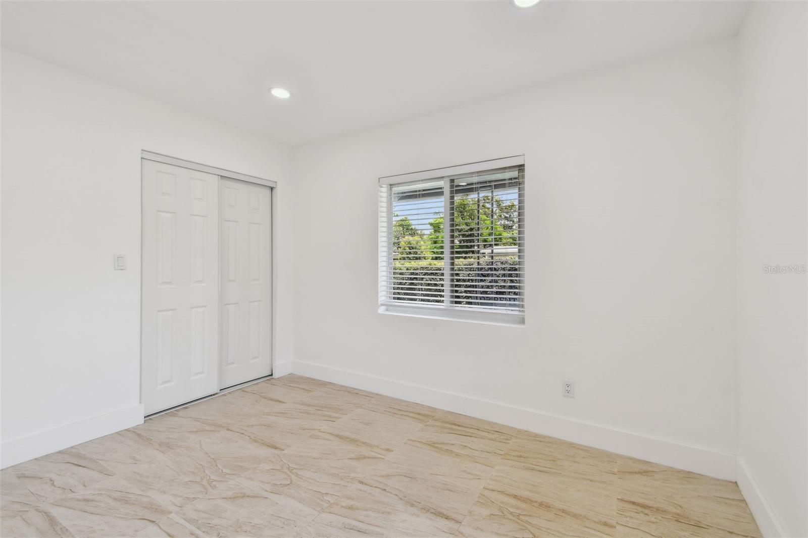 Image 15 of 33 For 910 43rd Street W