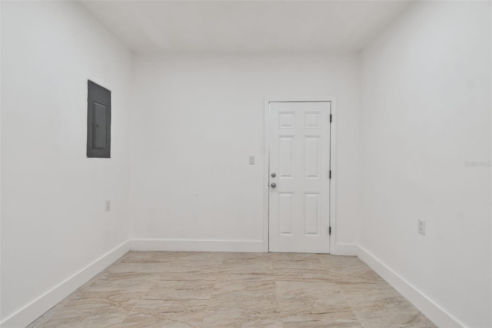 Image 20 of 33 For 910 43rd Street W