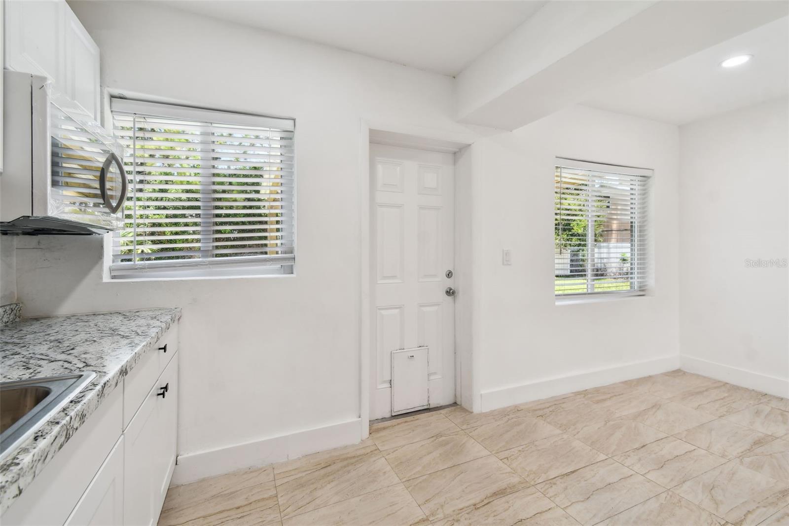 Image 21 of 33 For 910 43rd Street W