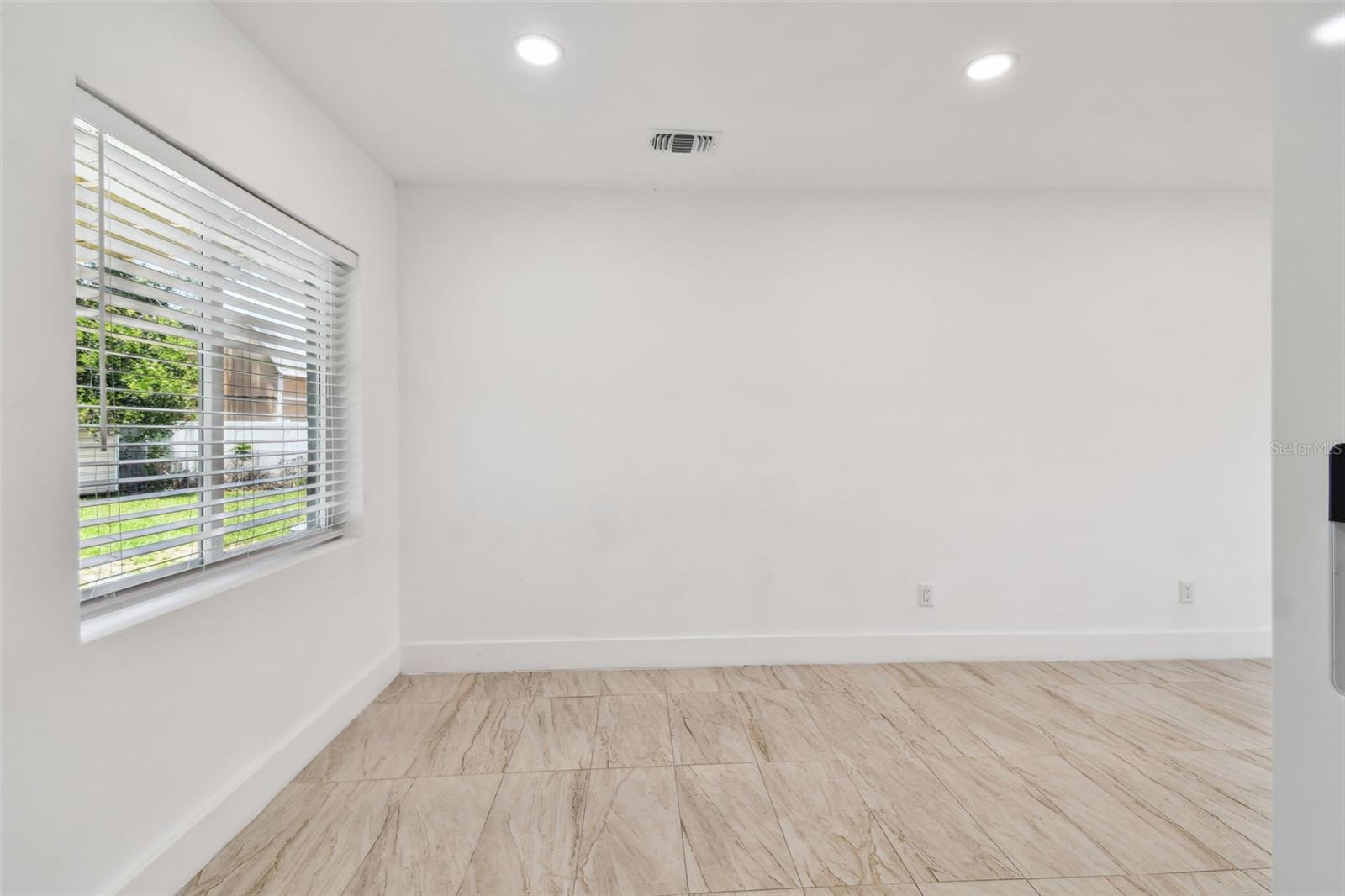 Image 22 of 33 For 910 43rd Street W