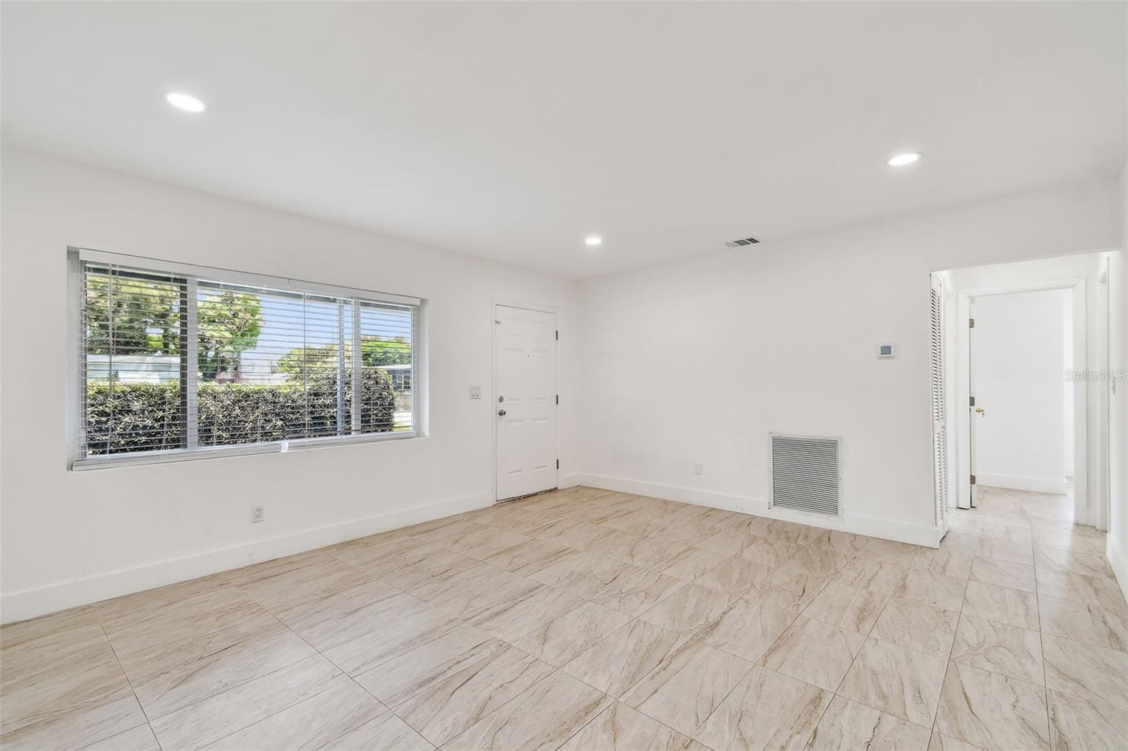 Image 23 of 33 For 910 43rd Street W