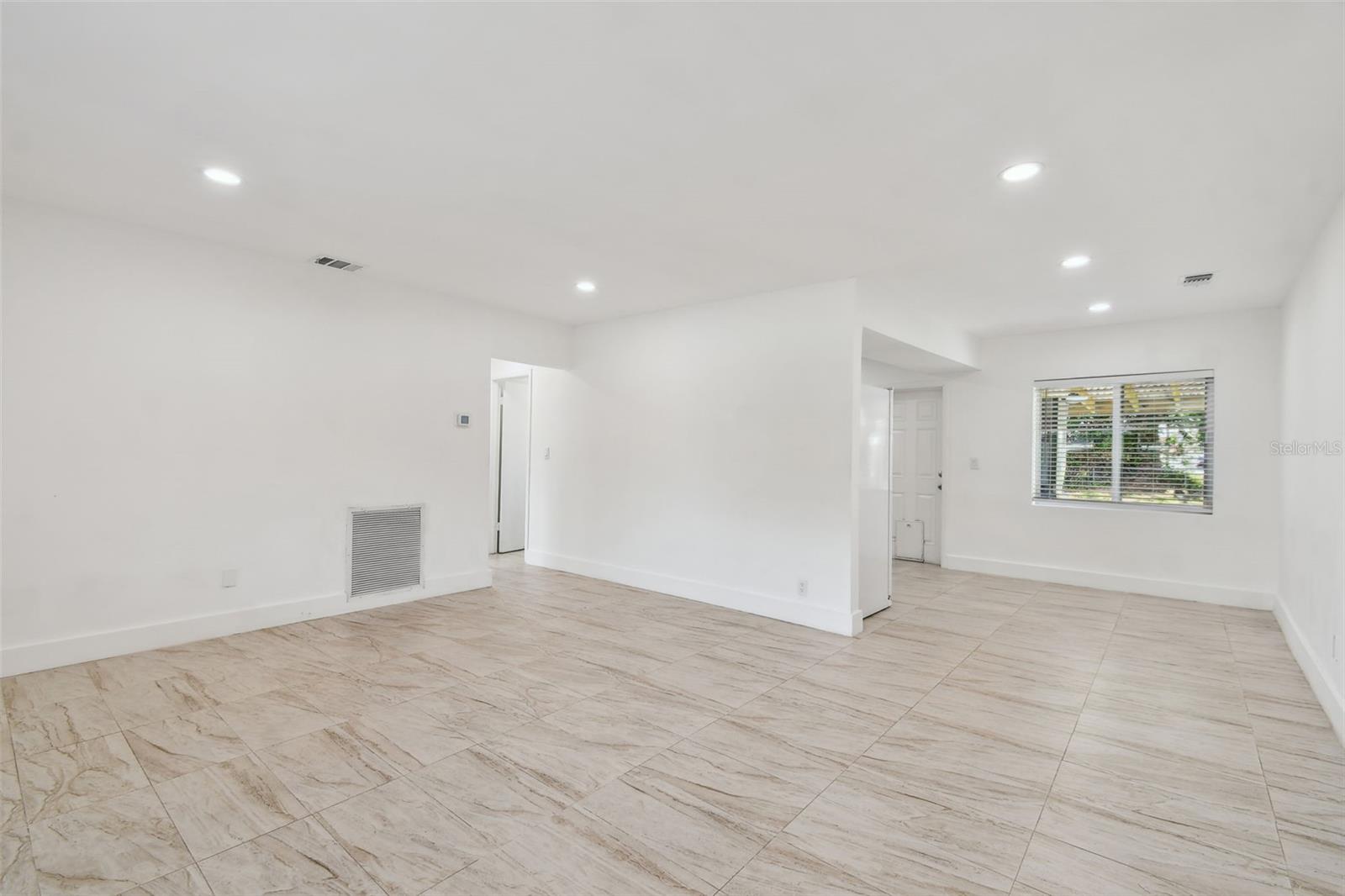 Image 24 of 33 For 910 43rd Street W