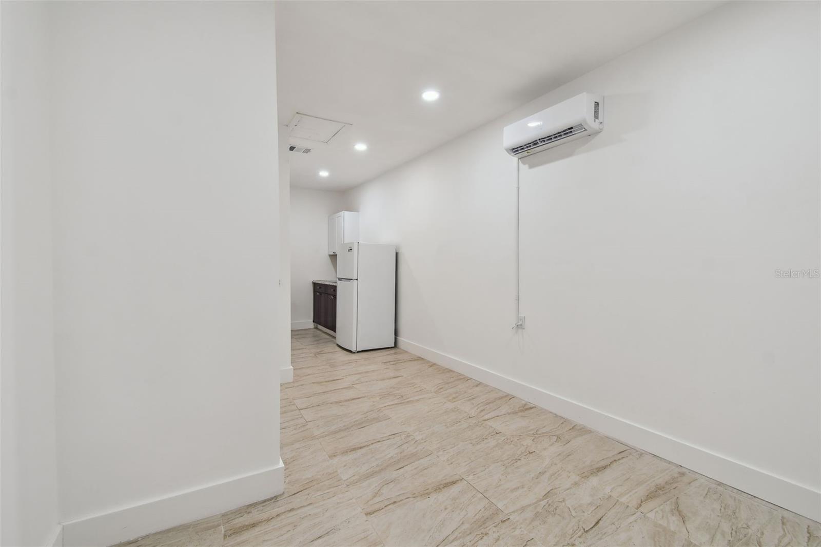 Image 25 of 33 For 910 43rd Street W