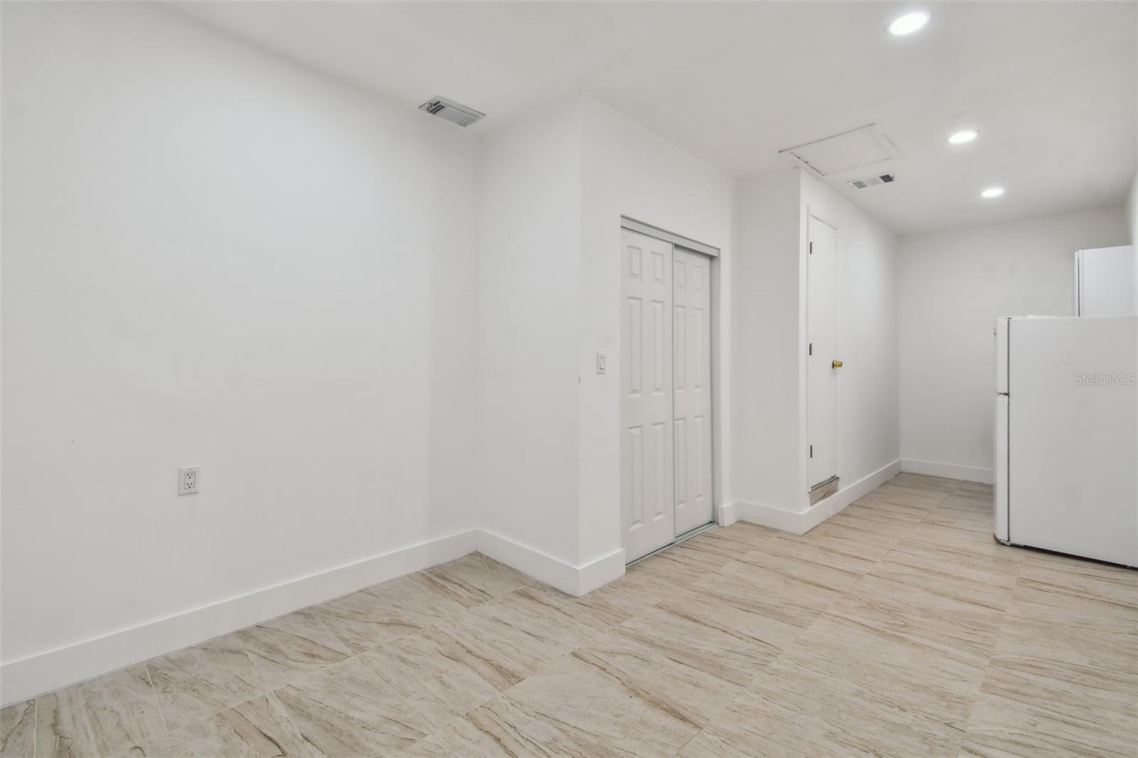 Image 26 of 33 For 910 43rd Street W