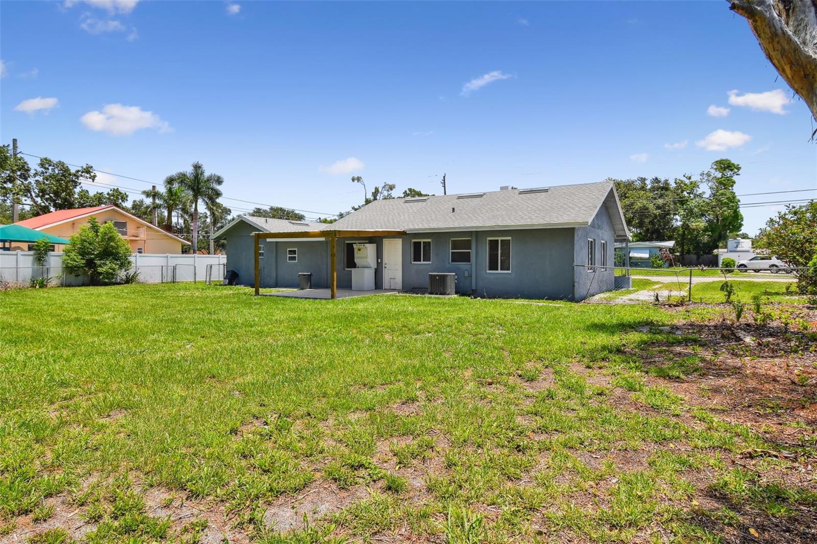Image 7 of 33 For 910 43rd Street W
