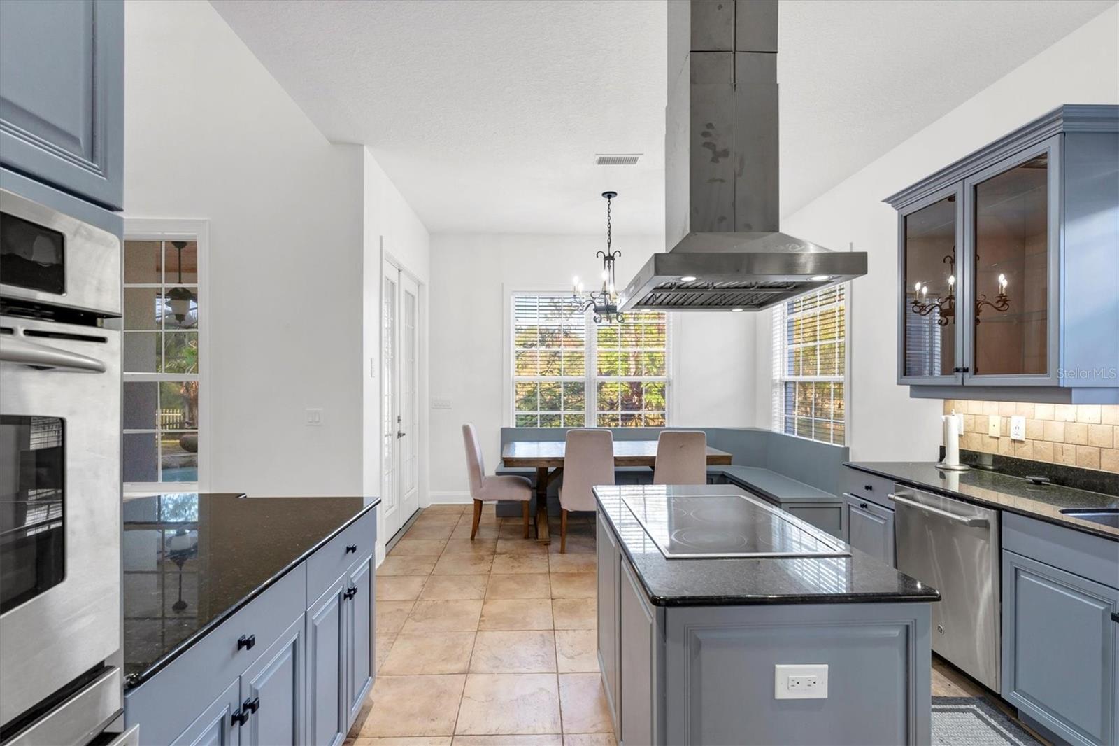 Listing photo id 14 for 10818 Tradition Loop