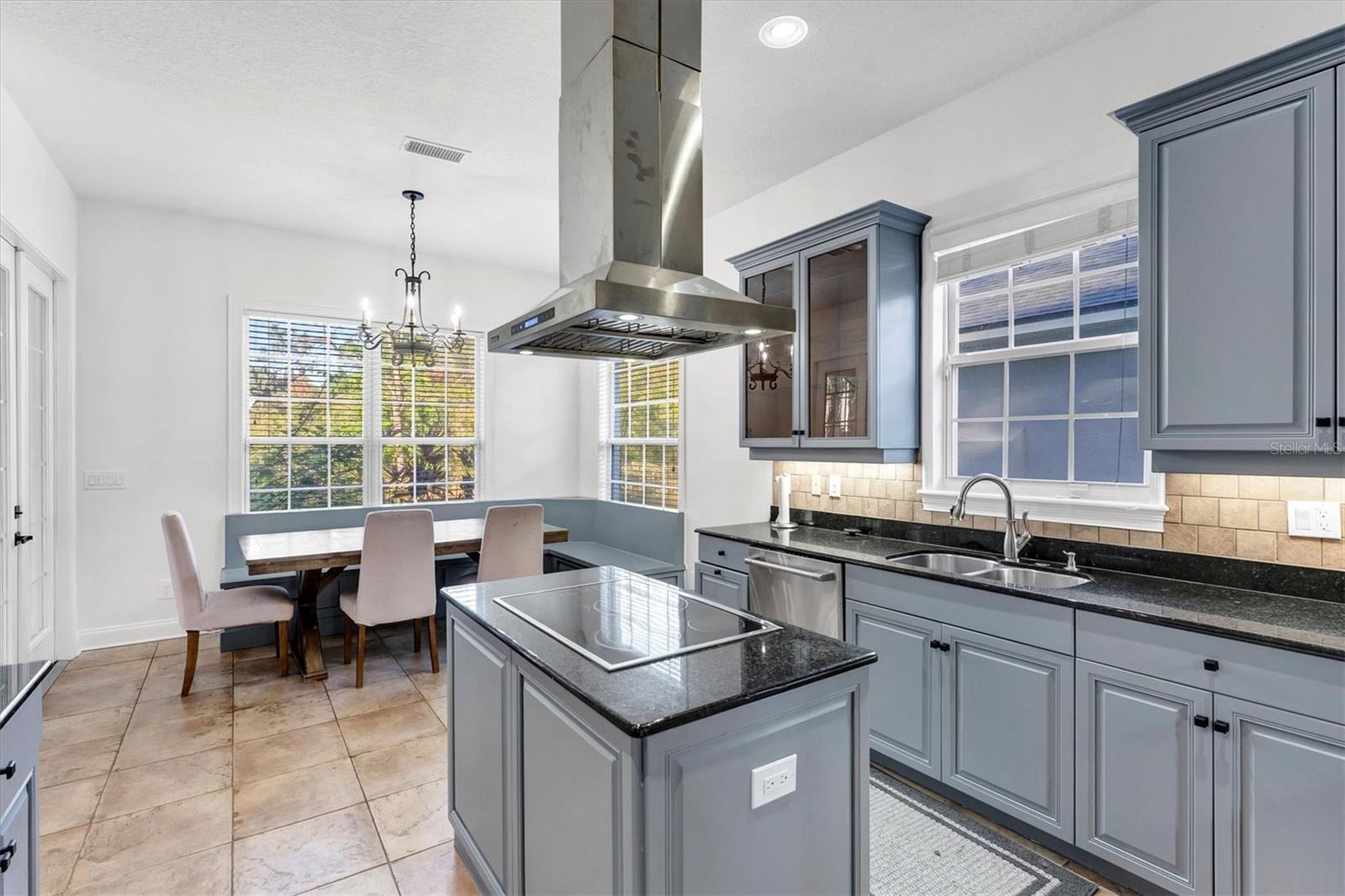 Listing photo id 15 for 10818 Tradition Loop