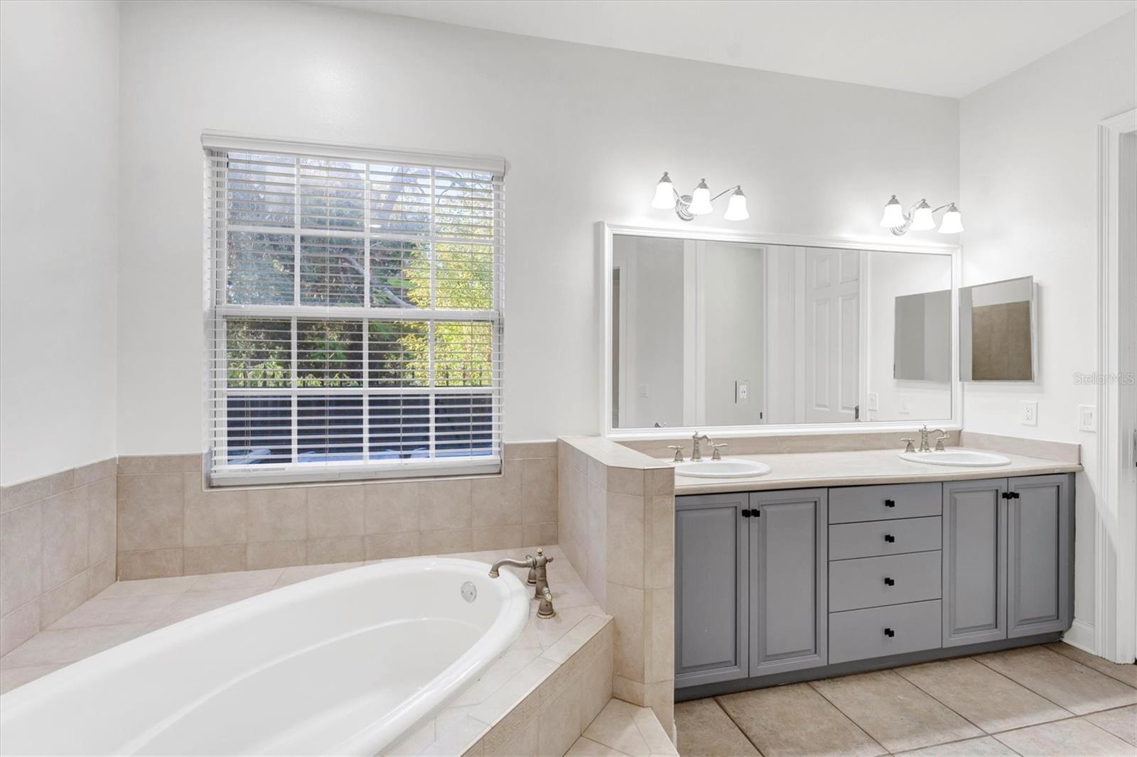 Listing photo id 23 for 10818 Tradition Loop