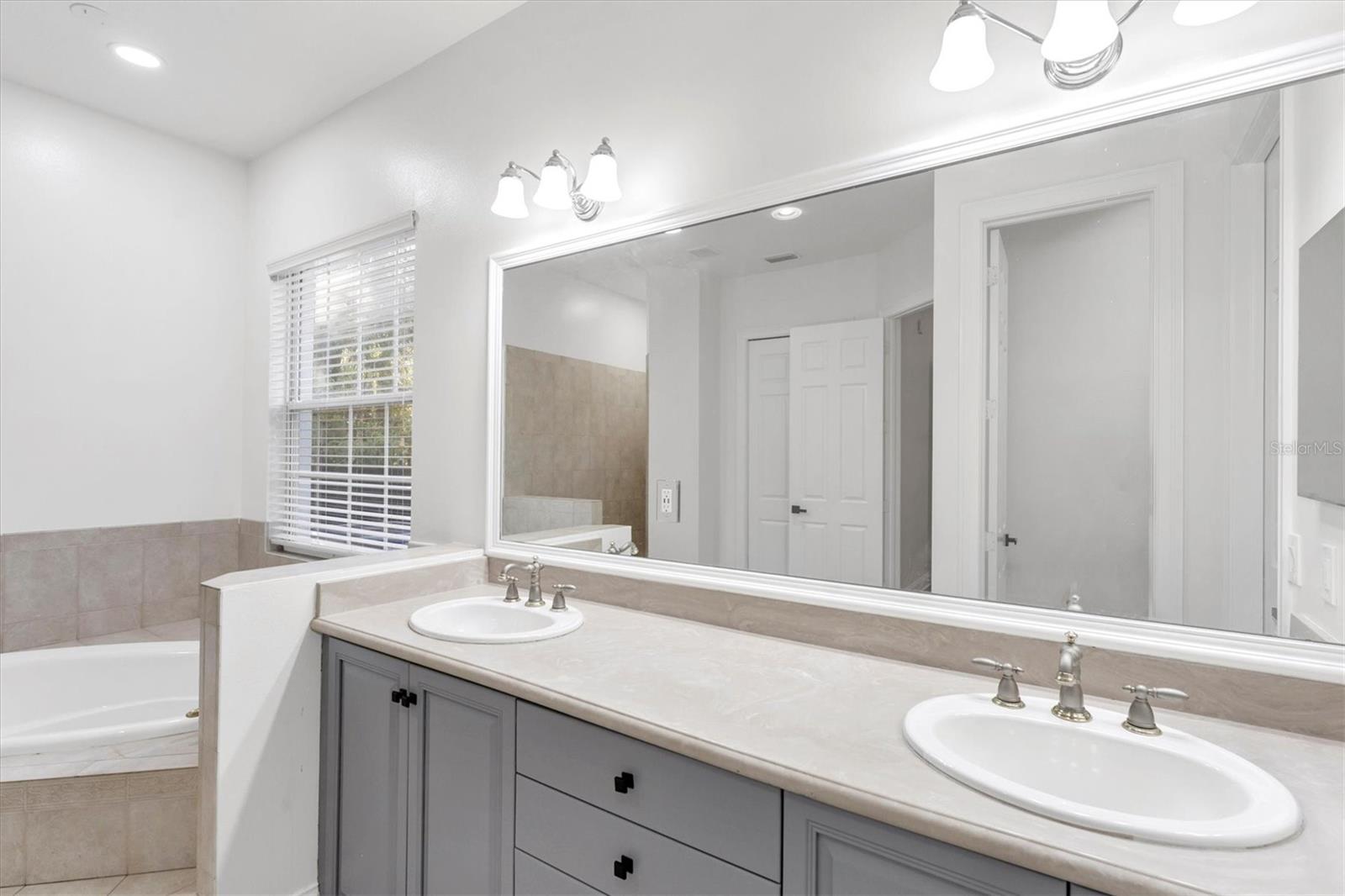 Listing photo id 24 for 10818 Tradition Loop