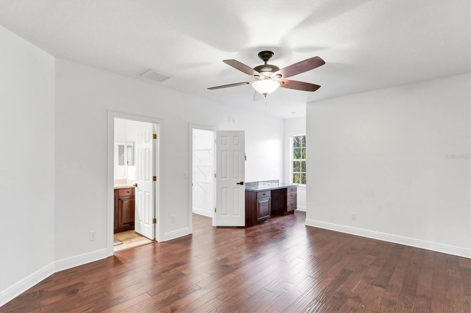 Listing photo id 26 for 10818 Tradition Loop