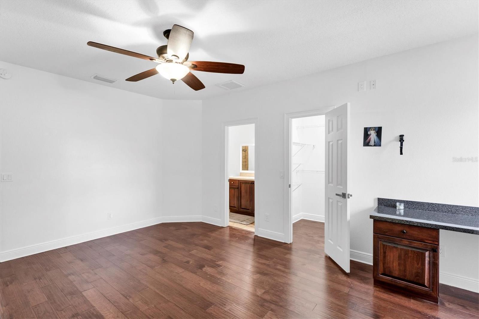 Listing photo id 27 for 10818 Tradition Loop