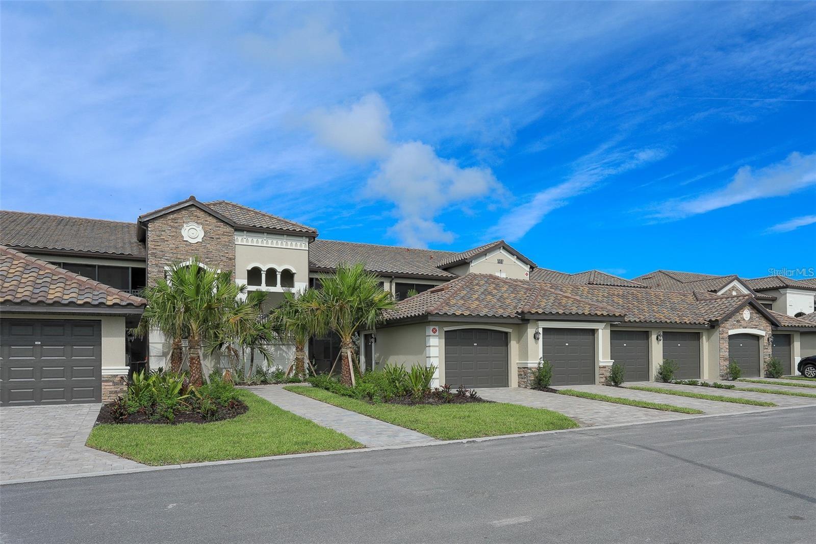 Image 4 of 31 For 5507 Palmer Circle 105