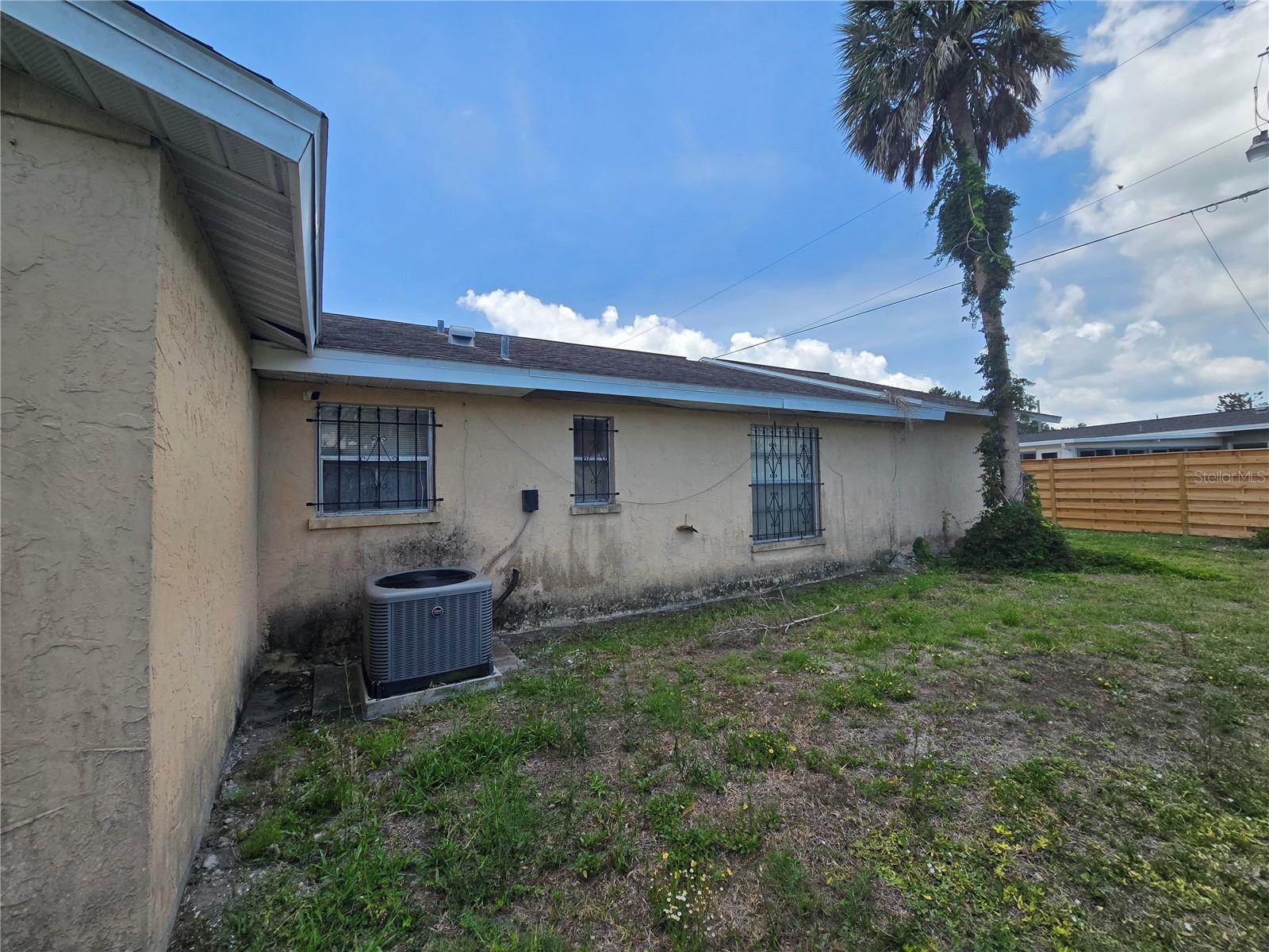 Image 3 of 9 For 924 31st Street E