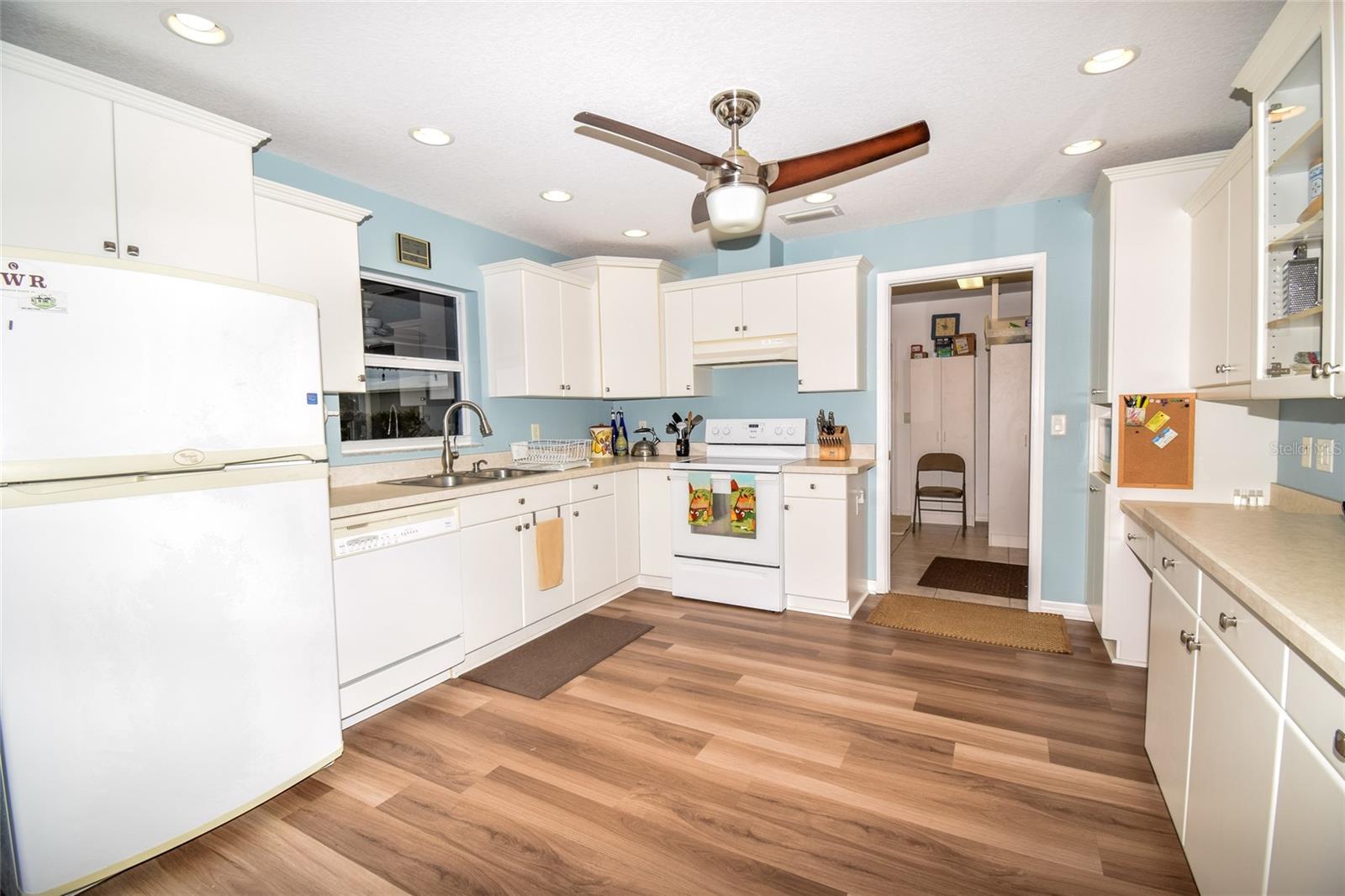 Image 11 of 32 For 6905 229th Street E