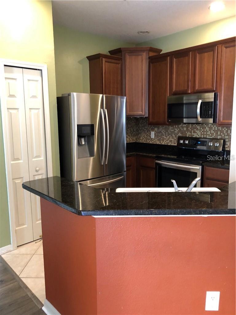Image 3 of 6 For 3581 Parkridge Circle 13-204